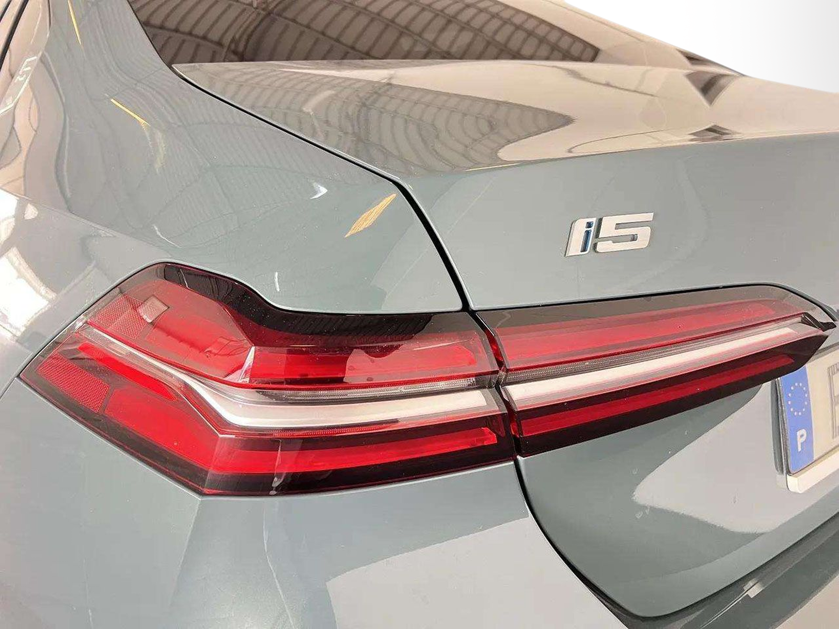 BMW i5 eDrive40 color Verde. Año 2025. 250KW(340CV). Elétrico. En concesionario A MatosCar Évora - Comércio Automóvel, S.A. de Évora