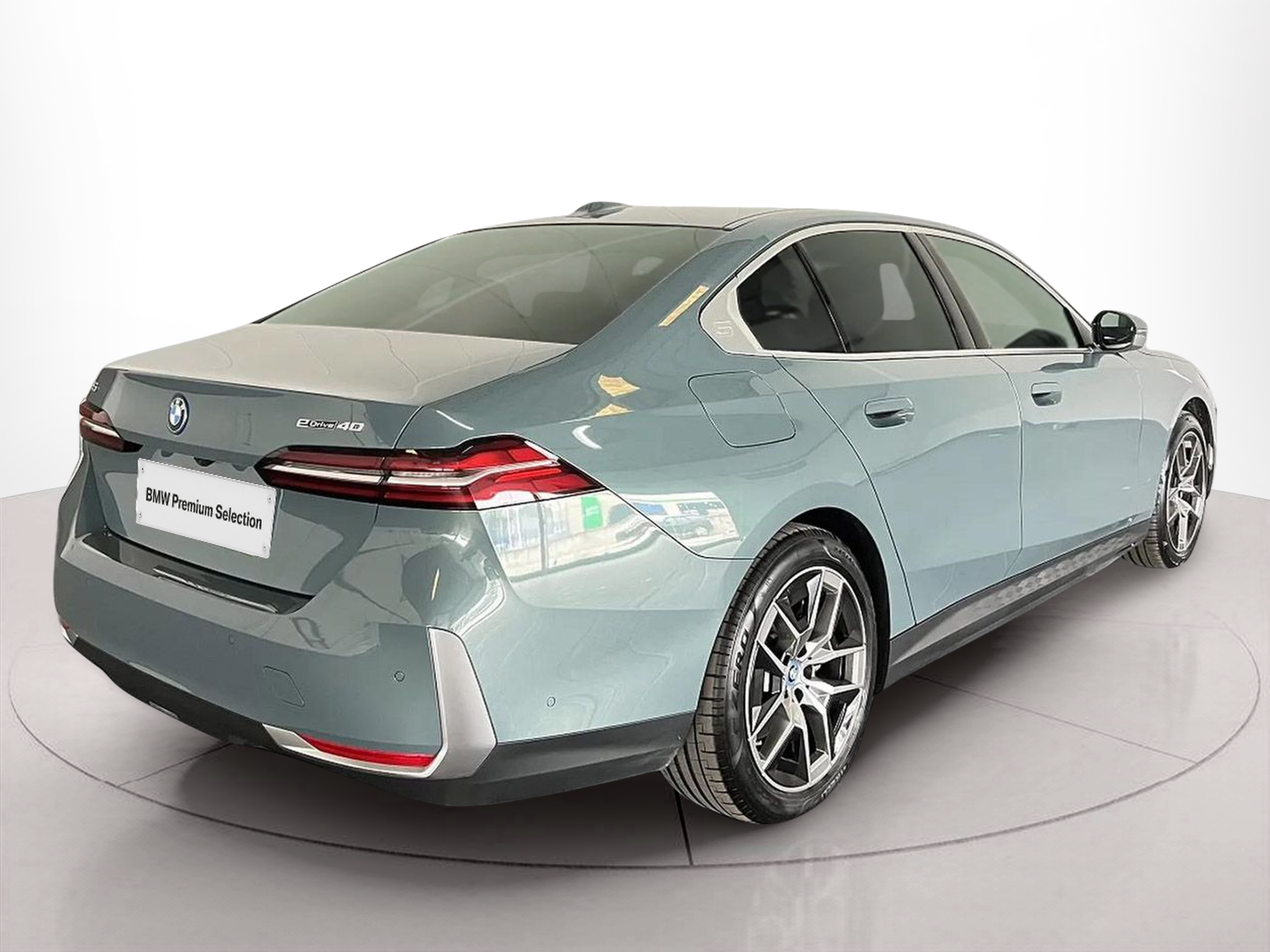 Fotos de BMW i5 eDrive40 color Verde. Año 2025. 250KW(340CV). Elétrico. En concesionario A MatosCar Évora - Comércio Automóvel, S.A. de Évora