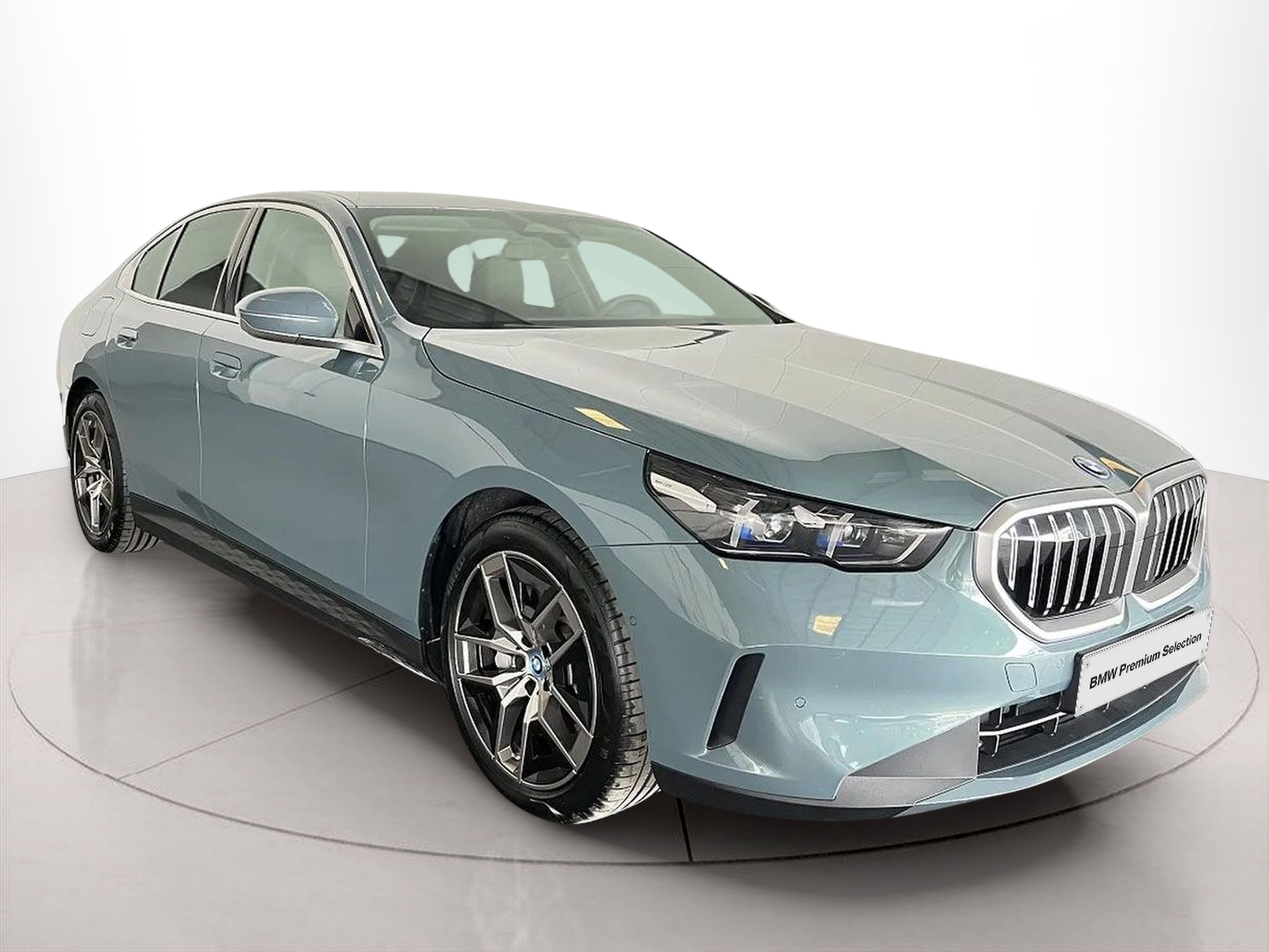 BMW i5 eDrive40 color Verde. Año 2025. 250KW(340CV). Elétrico. En concesionario A MatosCar Évora - Comércio Automóvel, S.A. de Évora