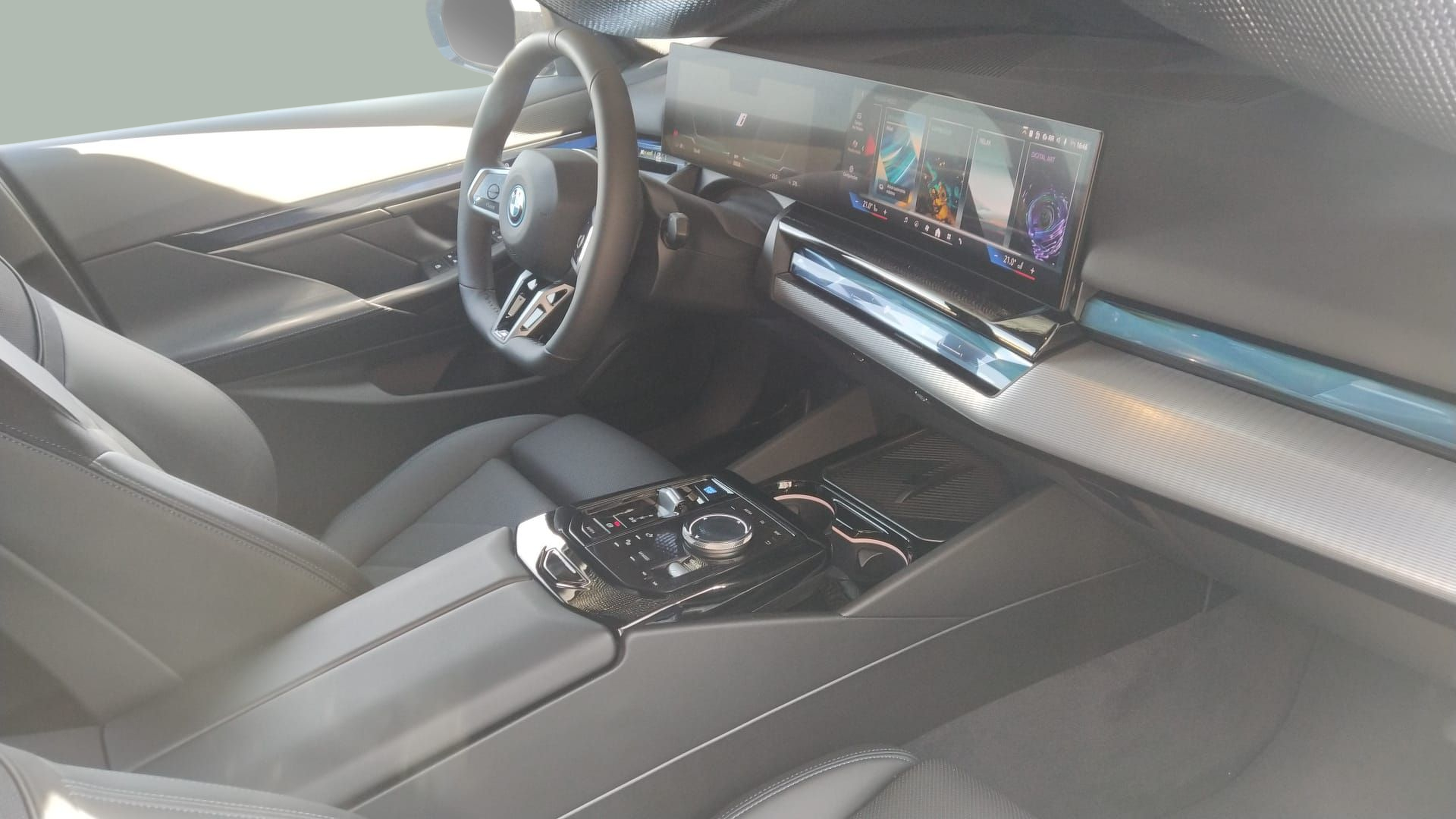 BMW i5 eDrive40 color Gris. Año 2025. 250KW(340CV). Elétrico. En concesionario A MatosCar Guarda - Comércio Automóvel, S.A. de Guarda