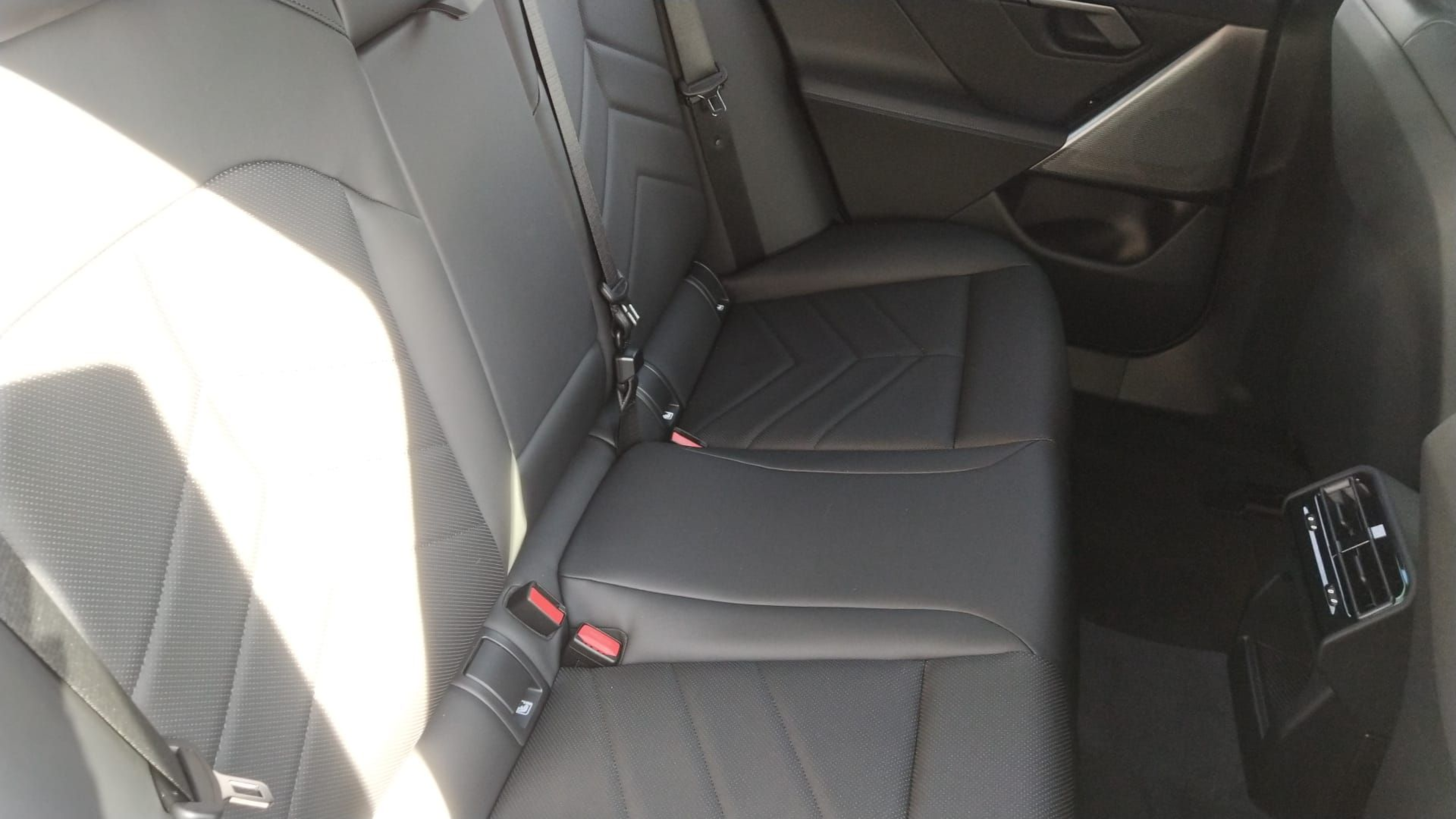 BMW i5 eDrive40 color Gris. Año 2025. 250KW(340CV). Elétrico. En concesionario A MatosCar Guarda - Comércio Automóvel, S.A. de Guarda