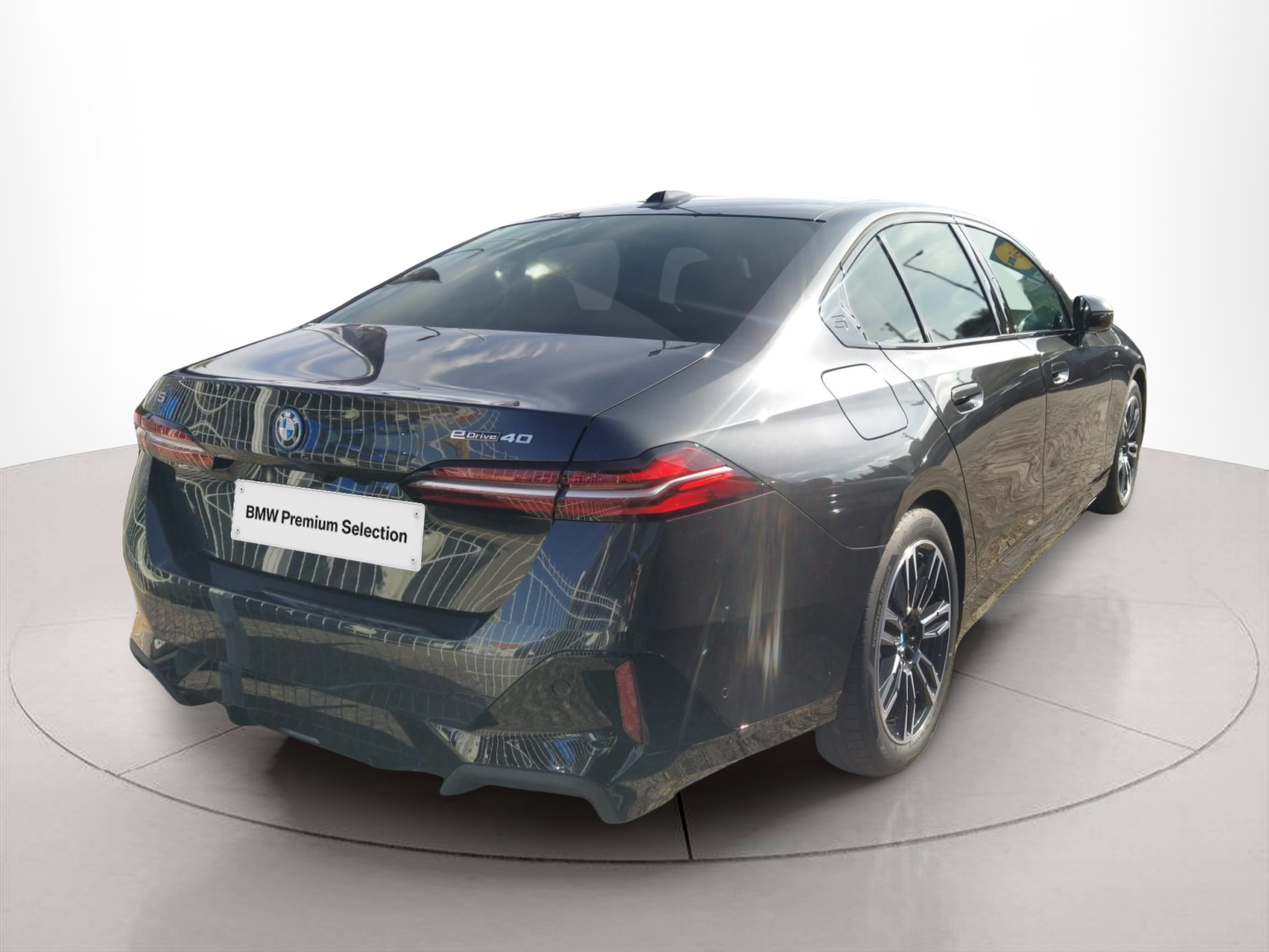 BMW i5 eDrive40 color Gris. Año 2025. 250KW(340CV). Elétrico. En concesionario A MatosCar Guarda - Comércio Automóvel, S.A. de Guarda