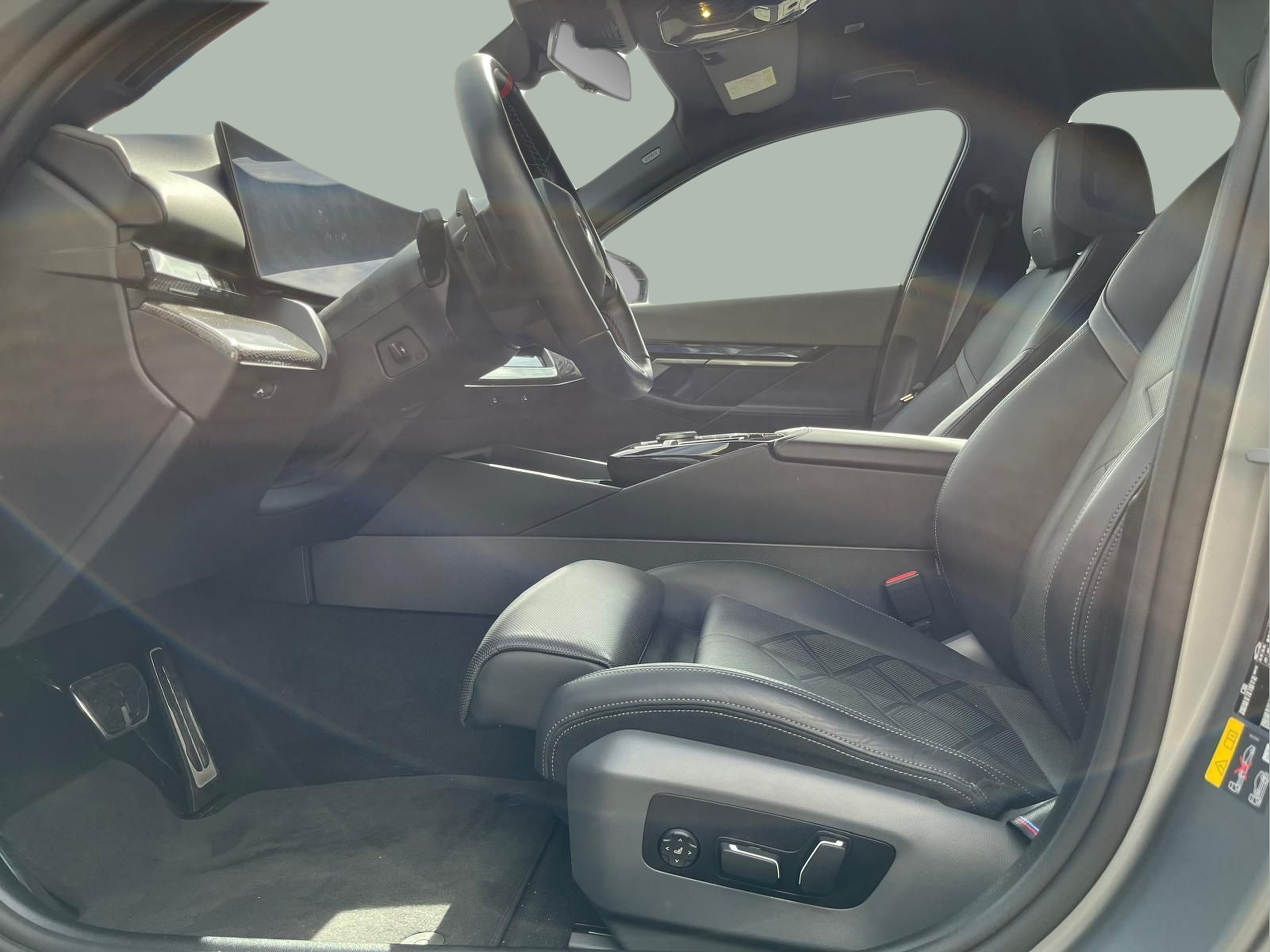 BMW i5 M60 color Gris. Año 2025. 442KW(601CV). Elétrico. En concesionario A MatosCar Guarda - Comércio Automóvel, S.A. de Guarda