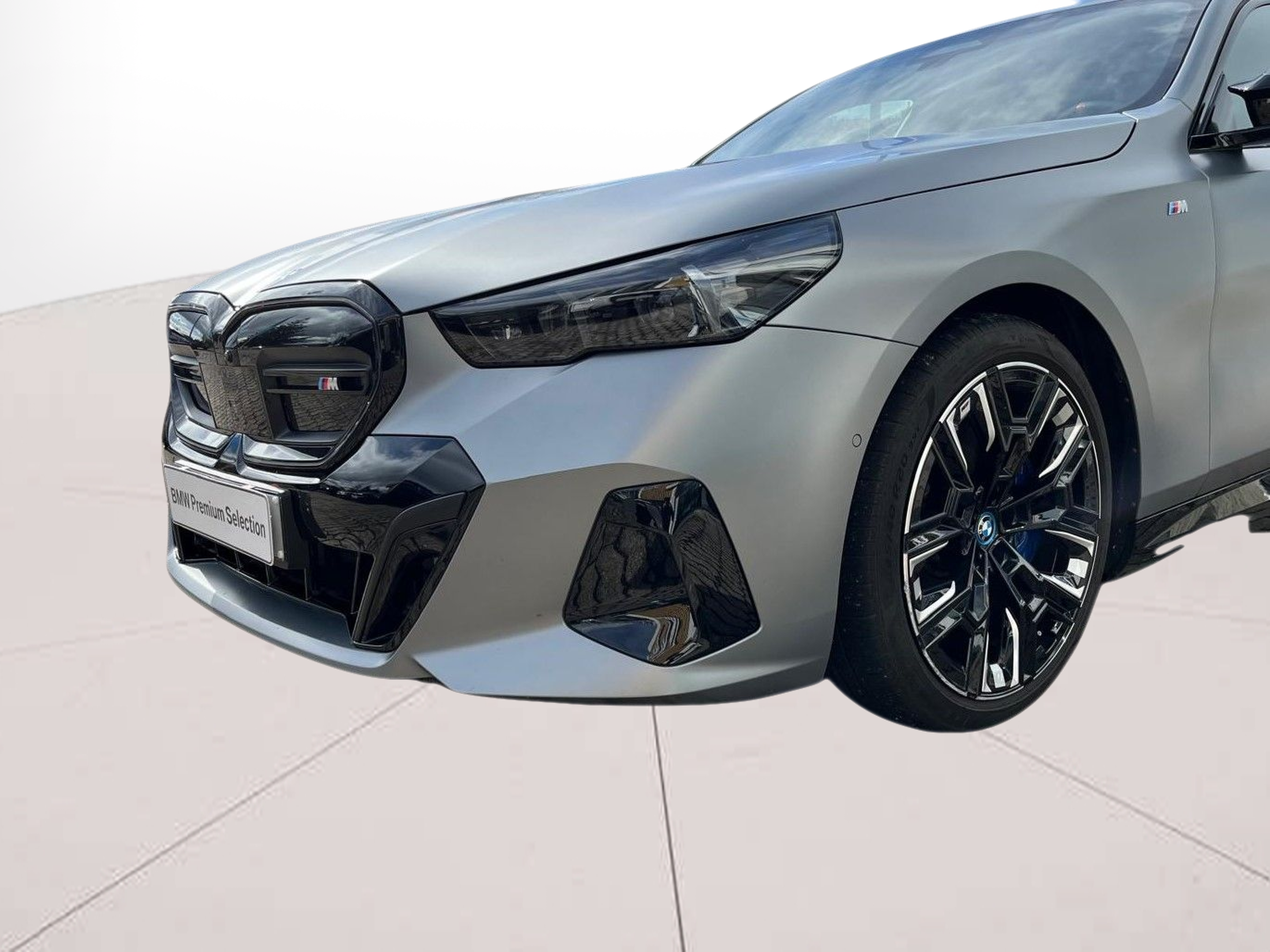 BMW i5 M60 color Gris. Año 2025. 442KW(601CV). Elétrico. En concesionario A MatosCar Guarda - Comércio Automóvel, S.A. de Guarda