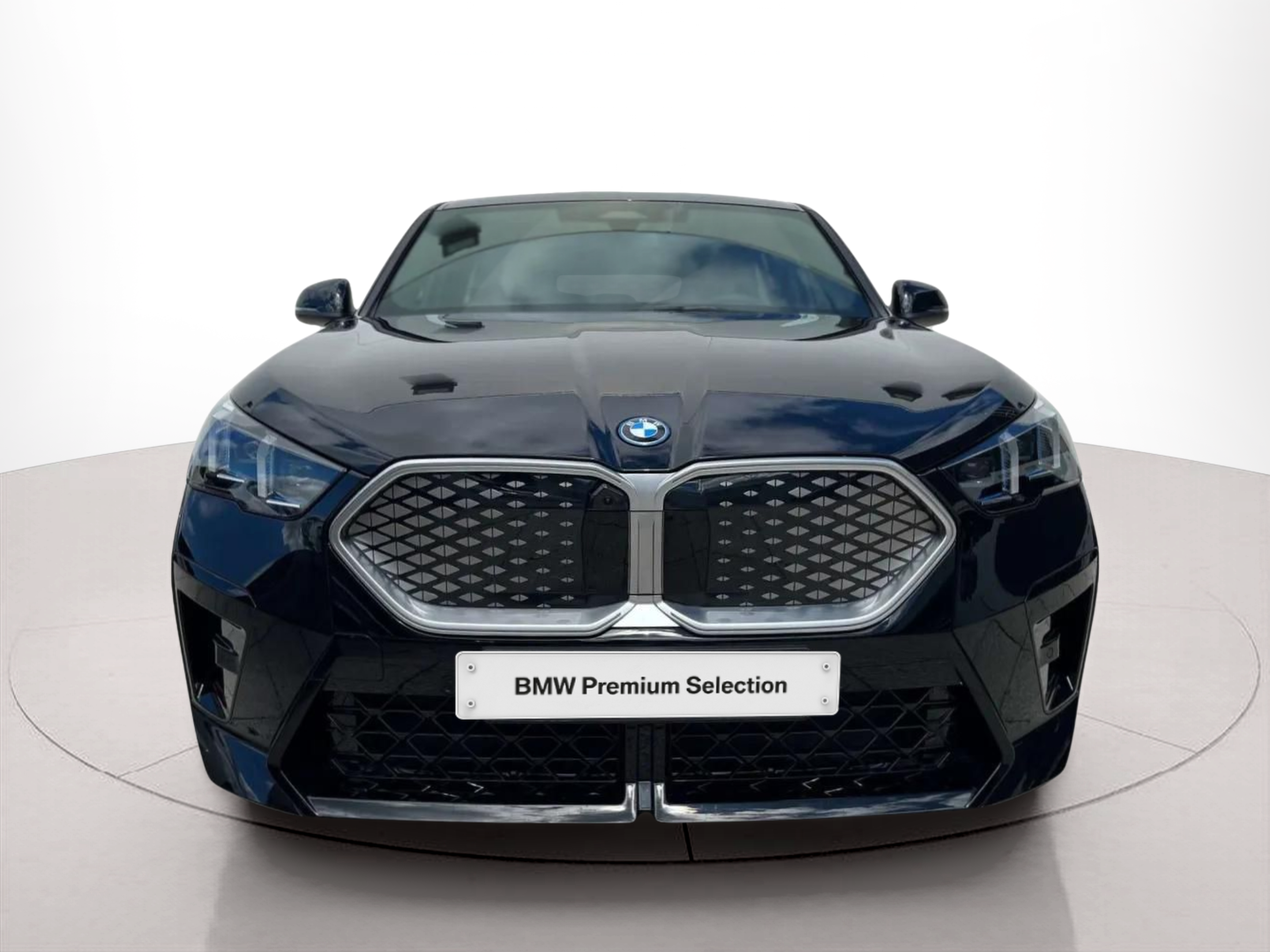 Fotos de BMW iX2 eDrive20 color Negro. Año 2025. 150KW(204CV). Elétrico. En concesionario A MatosCar Guarda - Comércio Automóvel, S.A. de Guarda