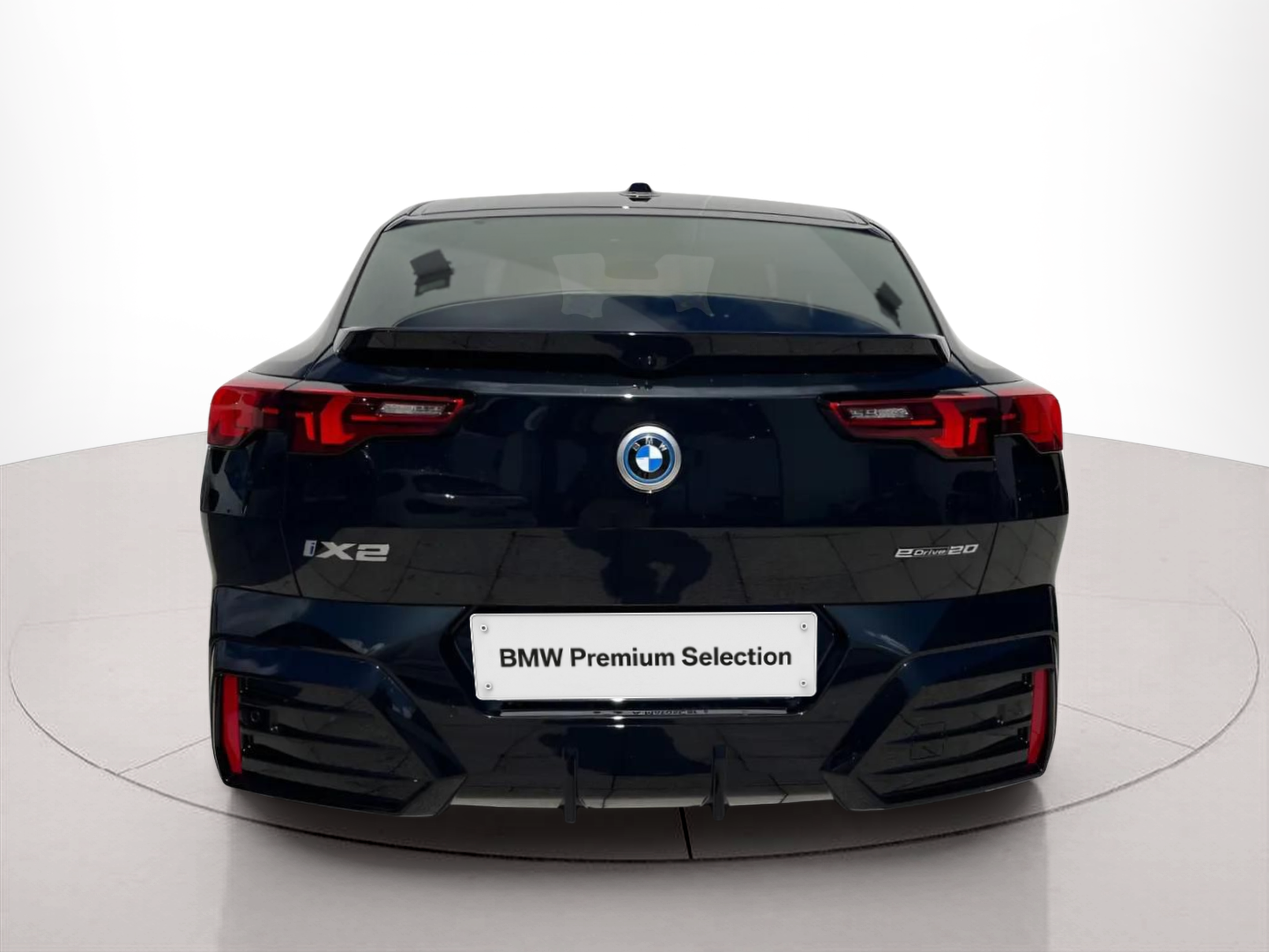 BMW iX2 eDrive20 color Negro. Año 2025. 150KW(204CV). Elétrico. En concesionario A MatosCar Guarda - Comércio Automóvel, S.A. de Guarda