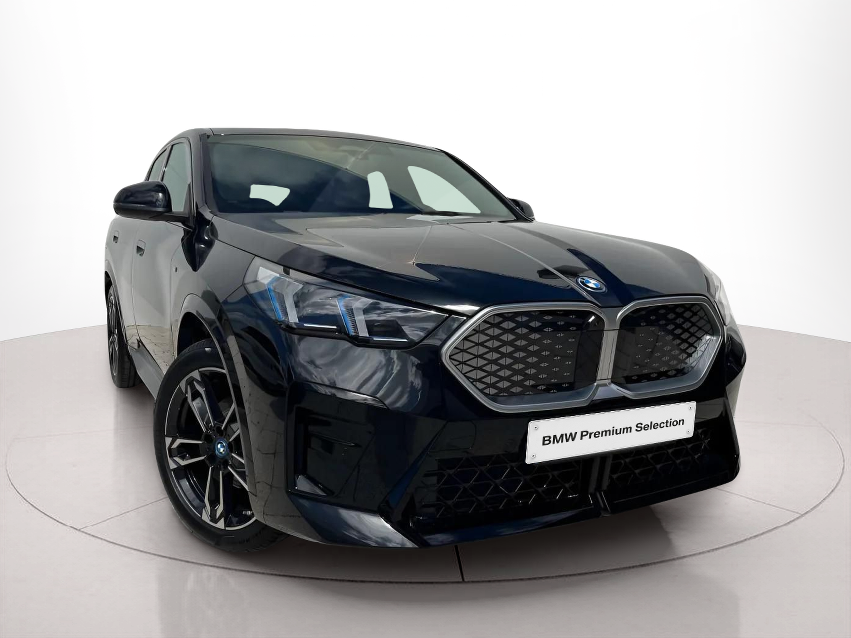 Fotos de BMW iX2 eDrive20 color Negro. Año 2025. 150KW(204CV). Elétrico. En concesionario A MatosCar Guarda - Comércio Automóvel, S.A. de Guarda