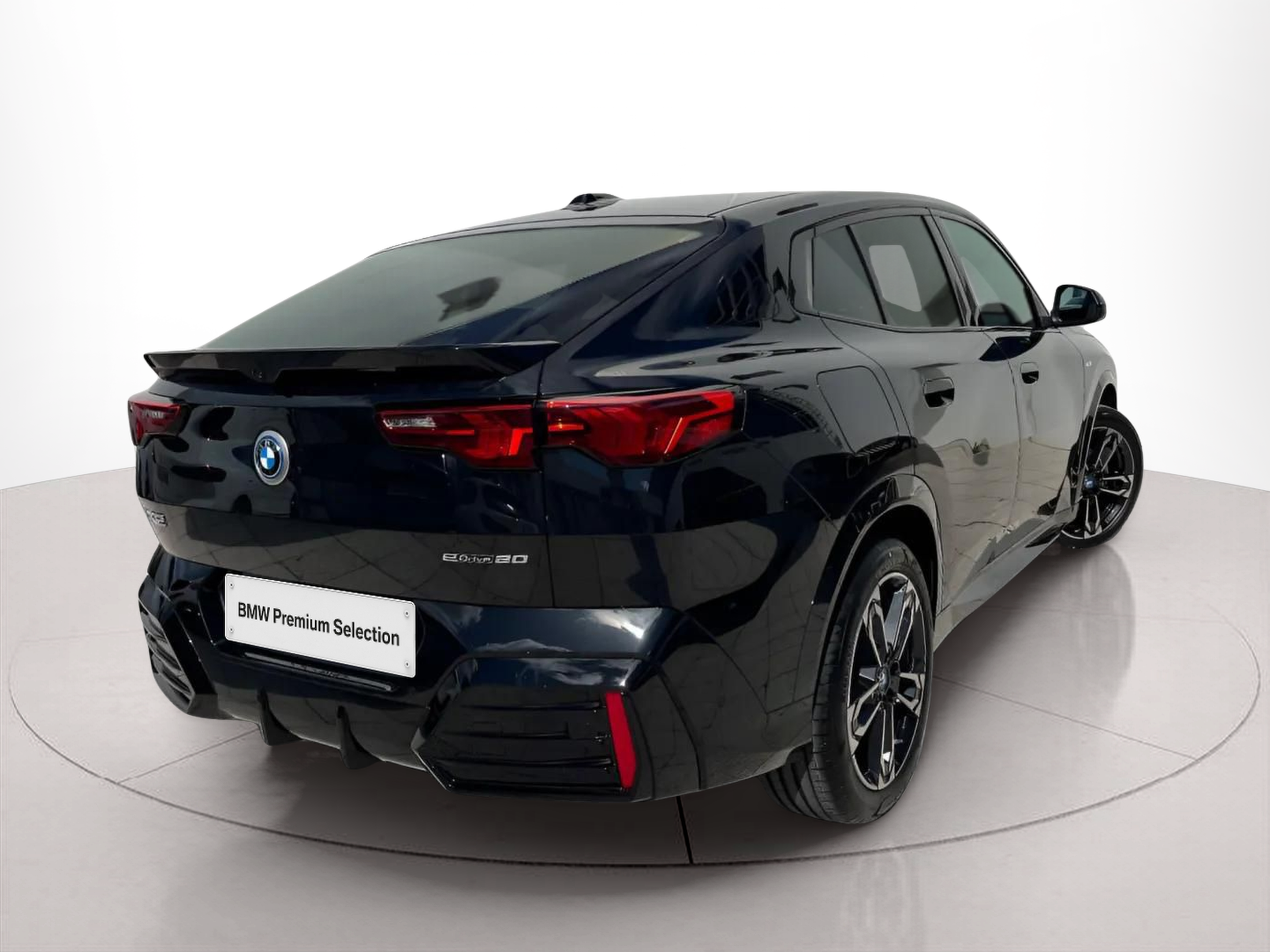BMW iX2 eDrive20 color Negro. Año 2025. 150KW(204CV). Elétrico. En concesionario A MatosCar Guarda - Comércio Automóvel, S.A. de Guarda
