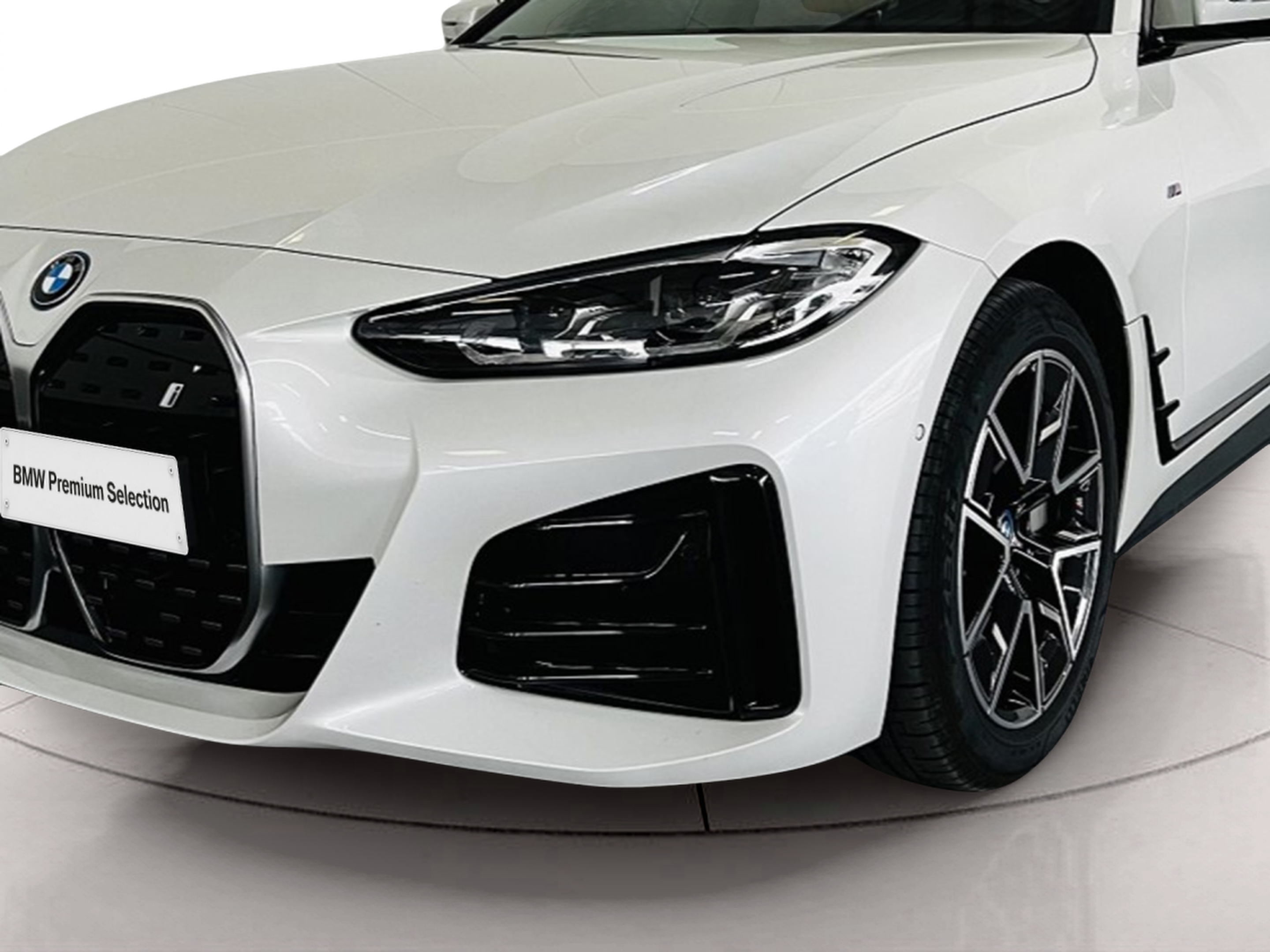 BMW i4 i4 eDrive40 color Blanco. Año 2023. 250KW(340CV). Elétrico. En concesionario A MatosCar Évora - Comércio Automóvel, S.A. de Évora