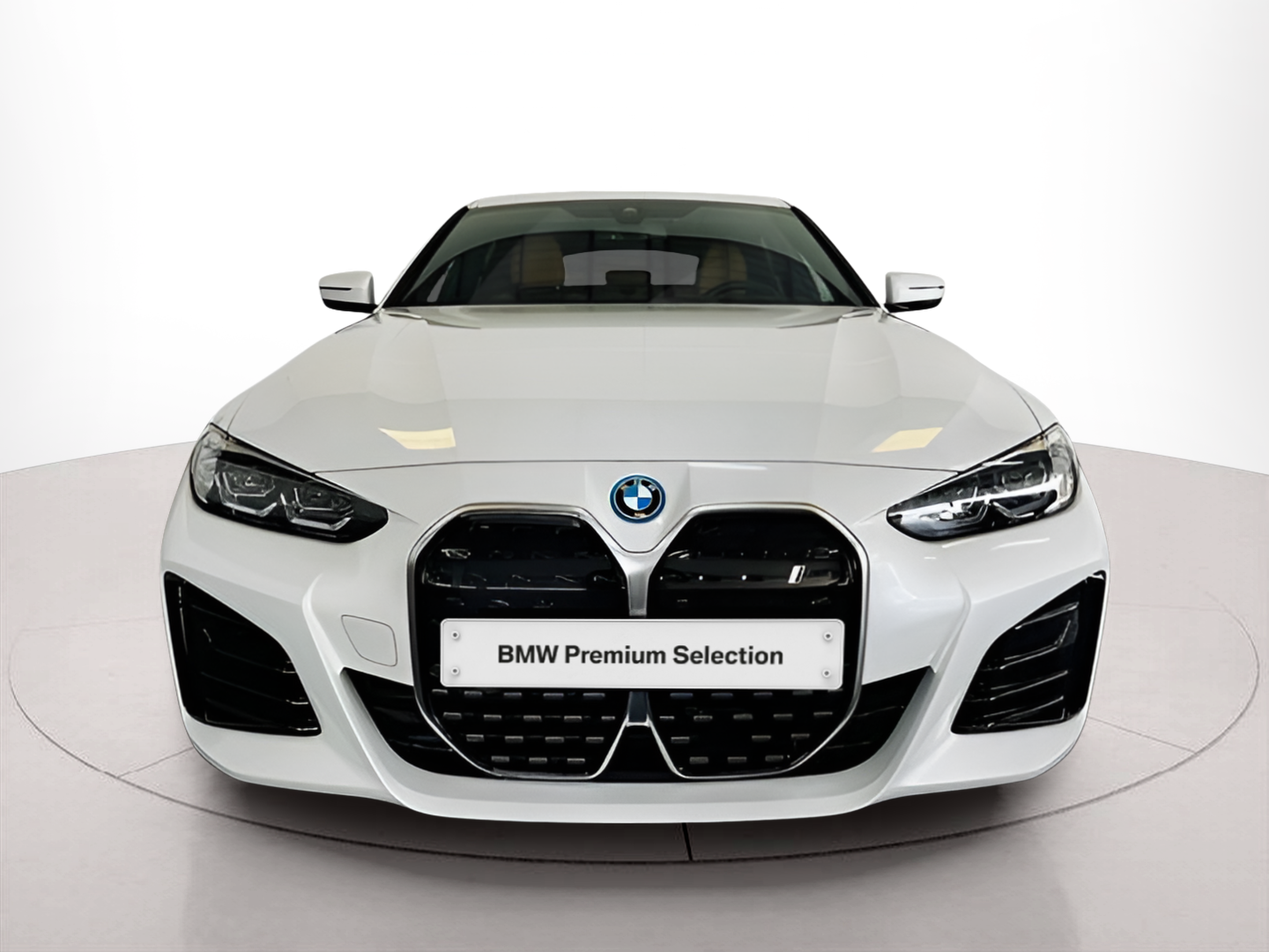 Fotos de BMW i4 i4 eDrive40 color Blanco. Año 2023. 250KW(340CV). Elétrico. En concesionario A MatosCar Évora - Comércio Automóvel, S.A. de Évora