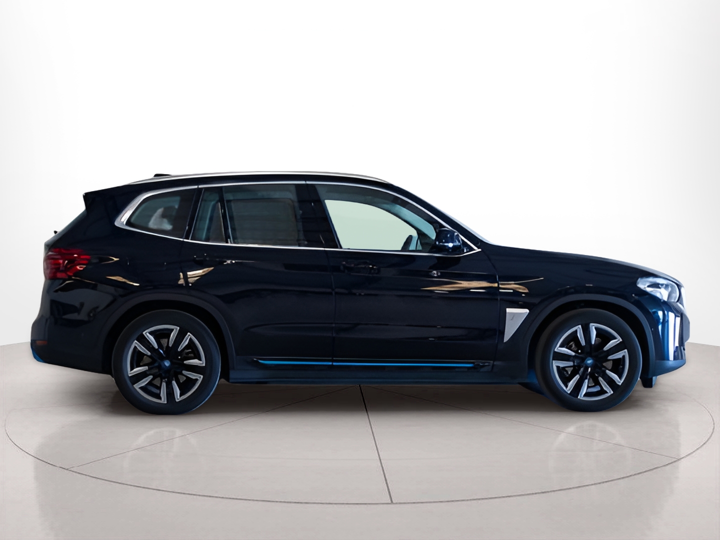 Fotos de BMW iX3 iX3 80 kWh color Negro. Año 2021. 210KW(286CV). Elétrico. En concesionario Aníbal Carvalho & Filhos, S.A. de Santarém