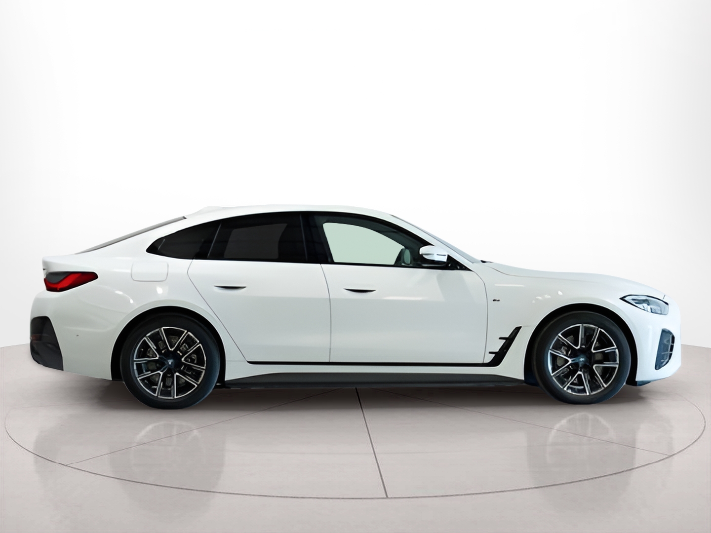 BMW i4 i4 eDrive35 color Blanco. Año 2023. 210KW(286CV). Elétrico. En concesionario Aníbal Carvalho & Filhos, S.A. de Santarém