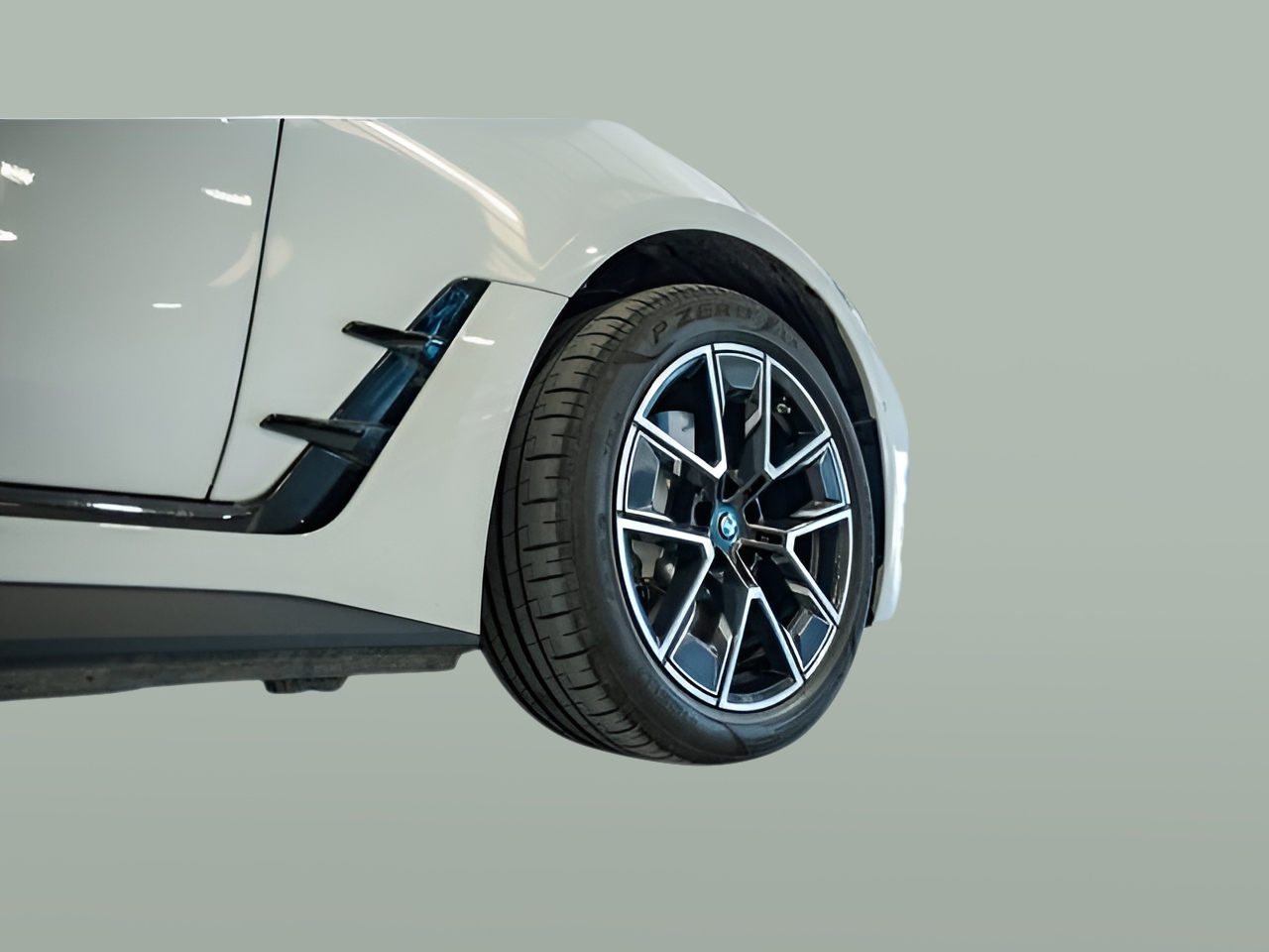 BMW i4 i4 eDrive35 color Blanco. Año 2023. 210KW(286CV). Elétrico. En concesionario Aníbal Carvalho & Filhos, S.A. de Santarém