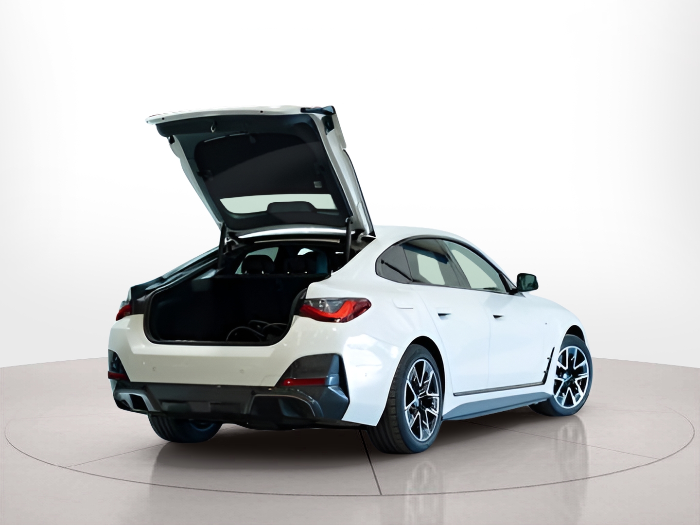 BMW i4 i4 eDrive35 color Blanco. Año 2023. 210KW(286CV). Elétrico. En concesionario Aníbal Carvalho & Filhos, S.A. de Santarém