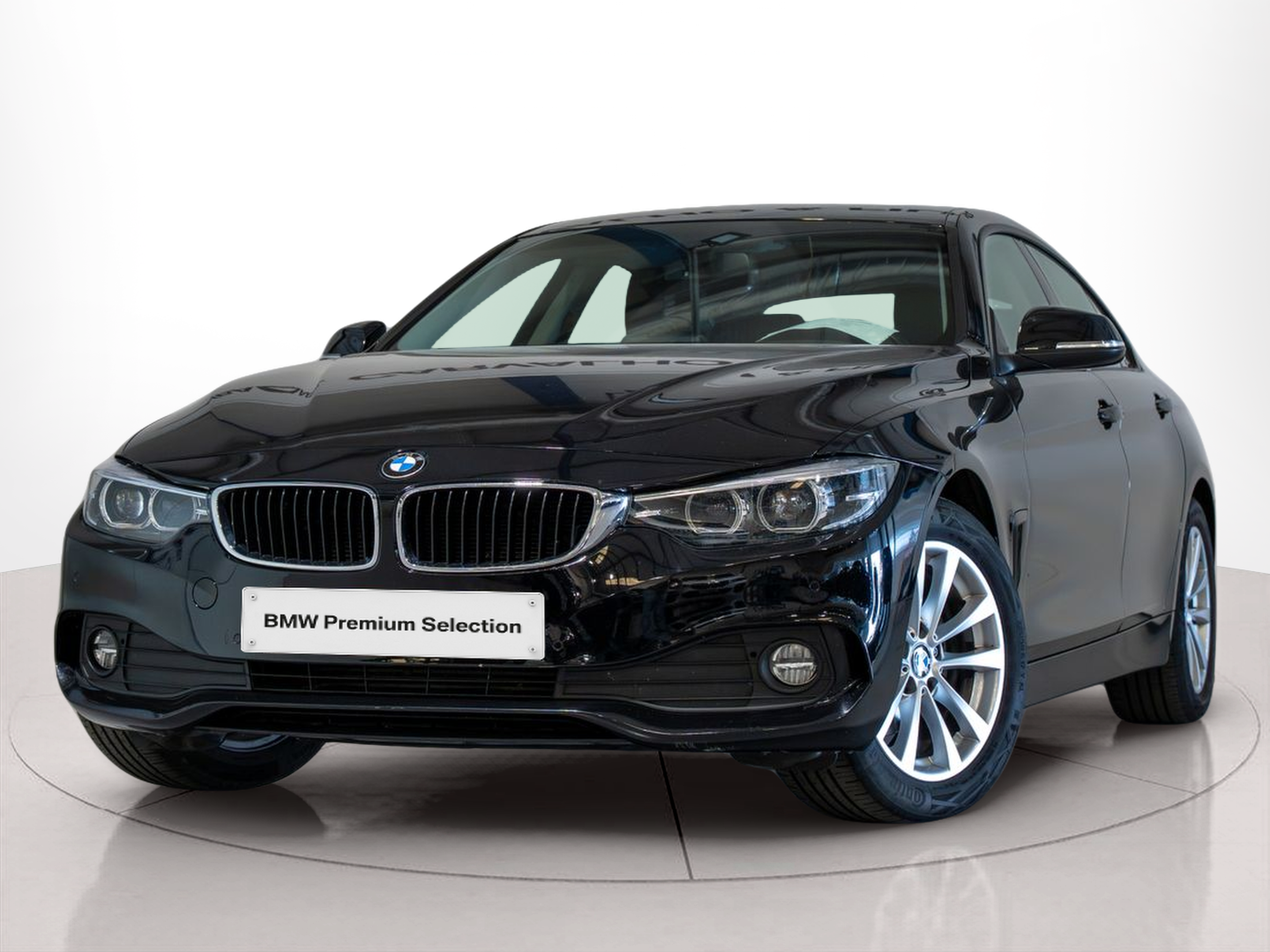 Fotos de BMW Série 4 418d Gran Coupe color Negro. Año 2021. 110KW(150CV). Diesel. En concesionario Aníbal Carvalho & Filhos, S.A. de Santarém