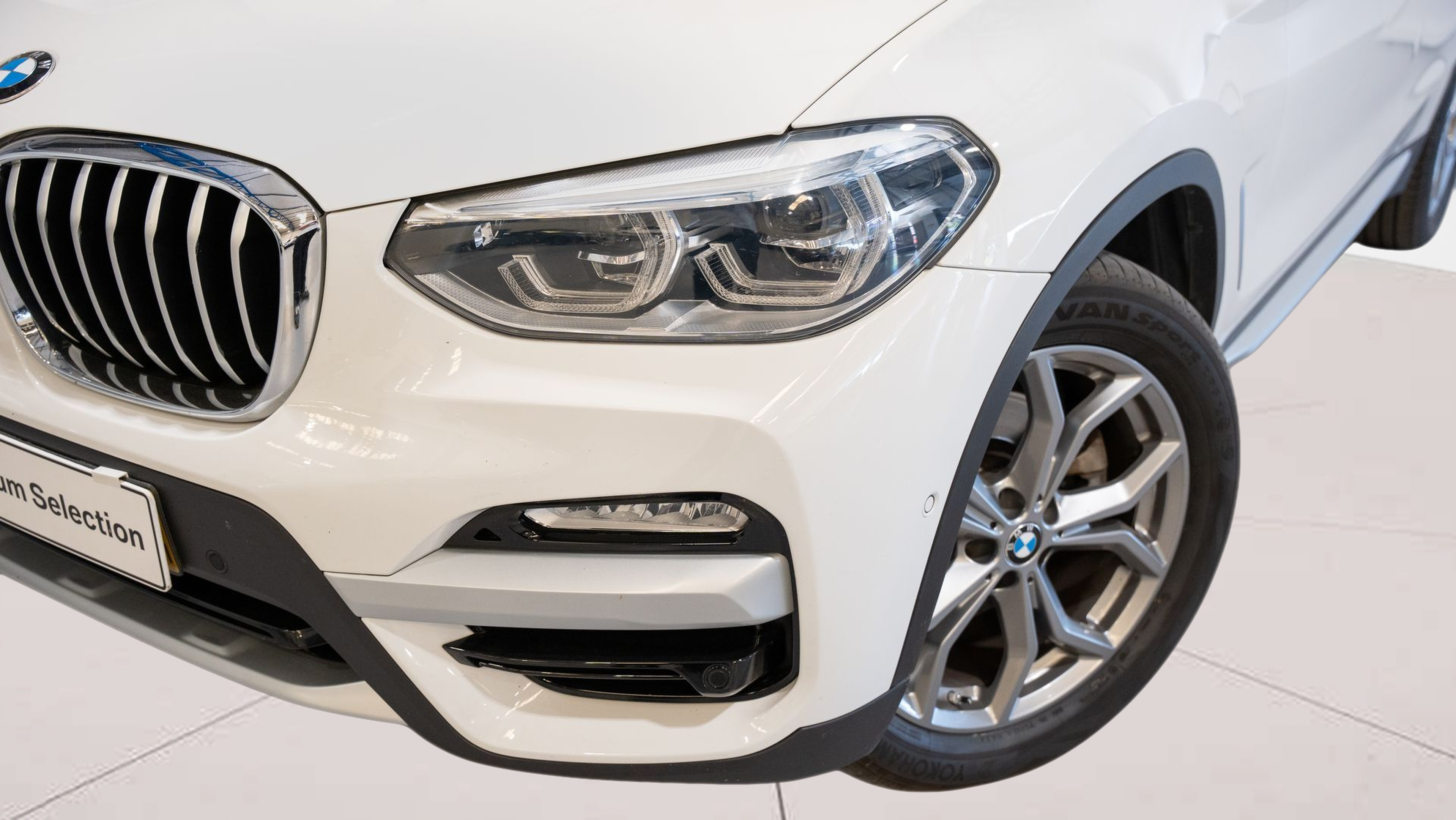BMW X3 sDrive18d color Blanco. Año 2019. 110KW(150CV). Diesel. En concesionario Aníbal Carvalho & Filhos, S.A. de Santarém