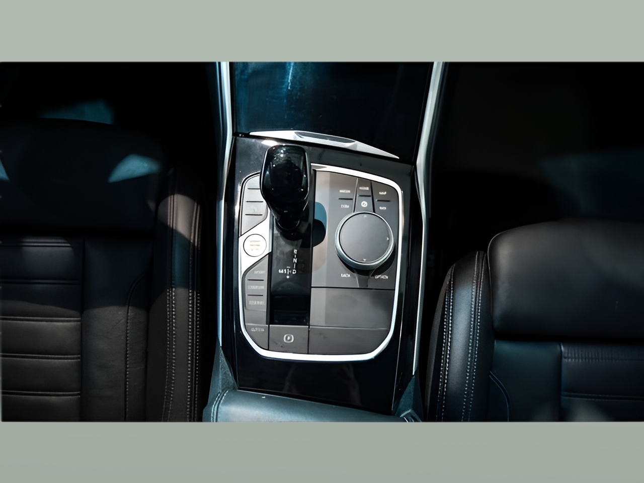 BMW Série 3 320d Berlina color Negro. Año 2022. 140KW(190CV). Diesel. En concesionario Aníbal Carvalho & Filhos, S.A. de Santarém