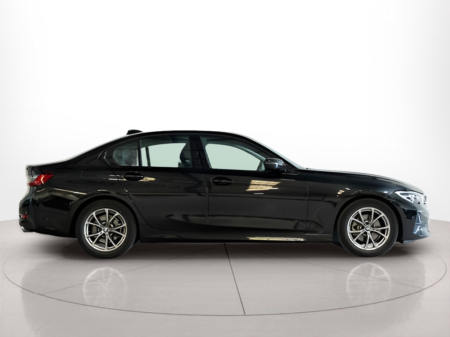BMW Série 3 320d Berlina color Negro. Año 2022. 140KW(190CV). Diesel. En concesionario Aníbal Carvalho & Filhos, S.A. de Santarém
