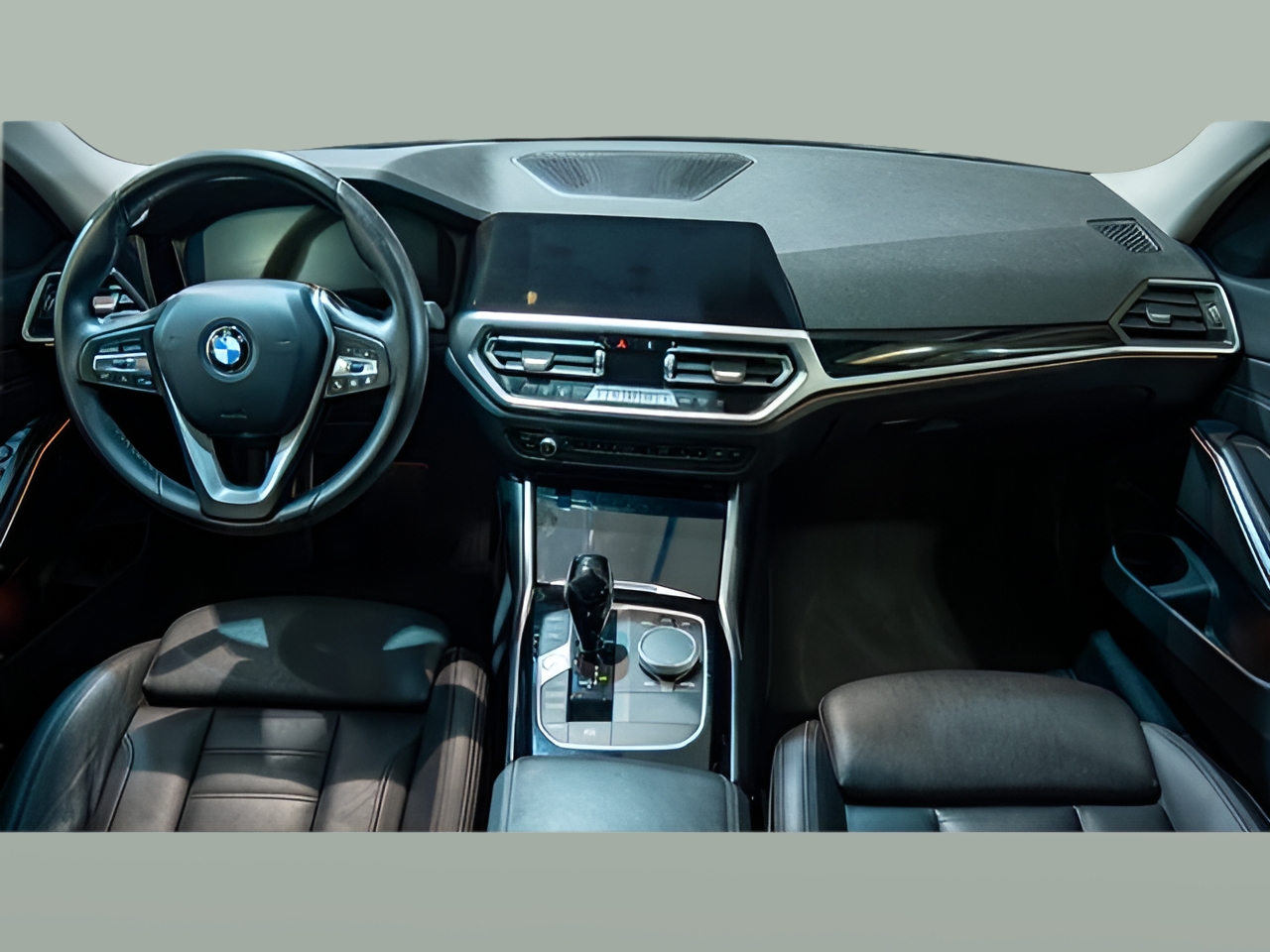 BMW Série 3 320d Berlina color Negro. Año 2022. 140KW(190CV). Diesel. En concesionario Aníbal Carvalho & Filhos, S.A. de Santarém