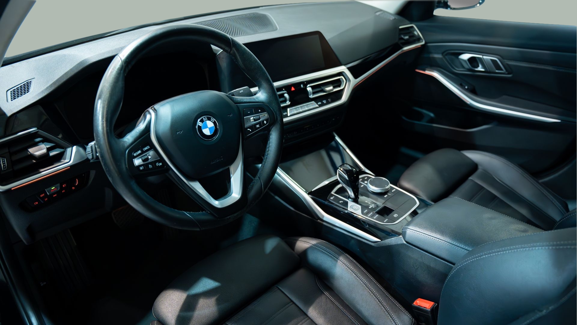BMW Série 3 320d Berlina color Negro. Año 2022. 140KW(190CV). Diesel. En concesionario Aníbal Carvalho & Filhos, S.A. de Santarém