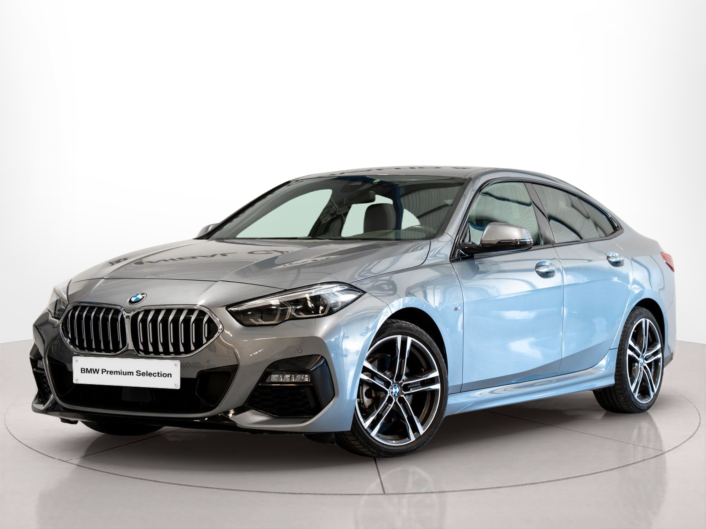 Fotos de BMW Série 2 216d Gran Coupe color Gris. Año 2023. 85KW(116CV). Diesel. En concesionario Aníbal Carvalho & Filhos, S.A. de Santarém