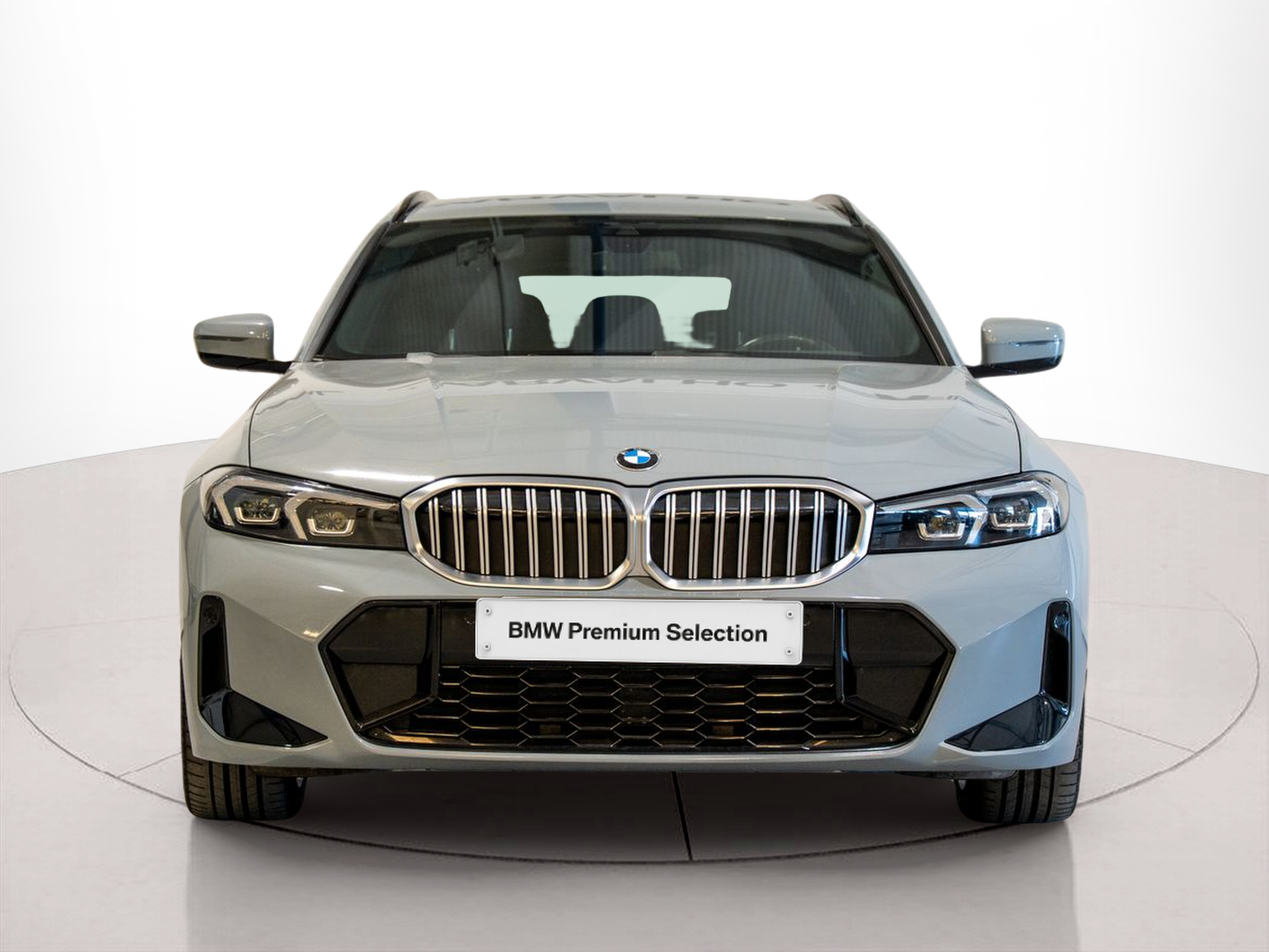 Fotos de BMW Série 3 320d Touring color Gris. Año 2023. 140KW(190CV). Diesel. En concesionario Aníbal Carvalho & Filhos, S.A. de Santarém