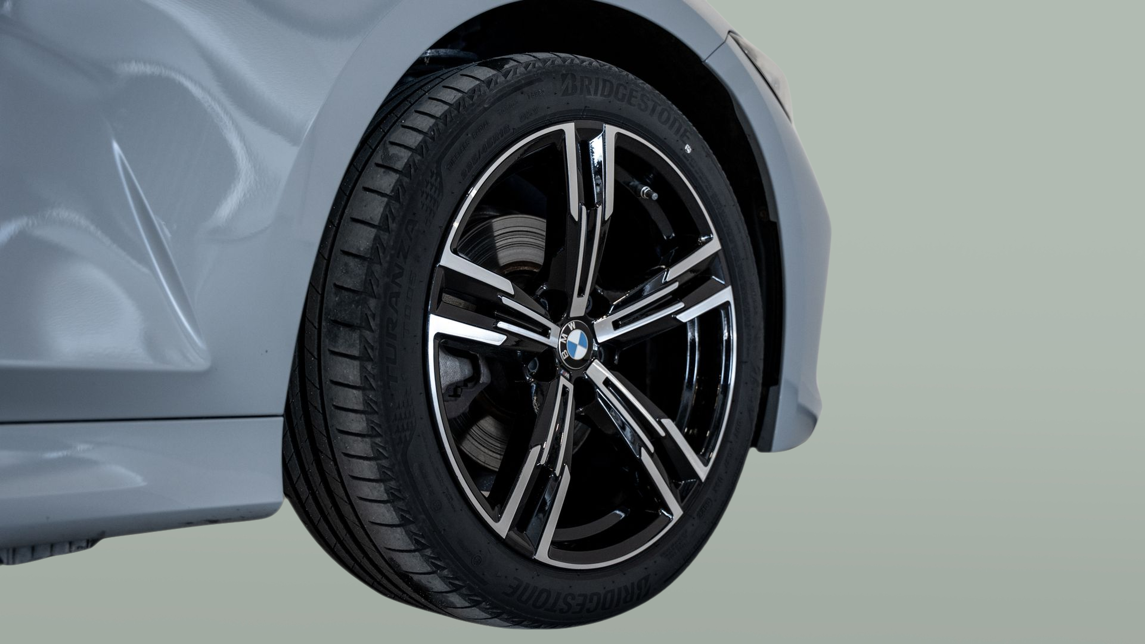 BMW Série 3 320d Touring color Gris. Año 2023. 140KW(190CV). Diesel. En concesionario Aníbal Carvalho & Filhos, S.A. de Santarém