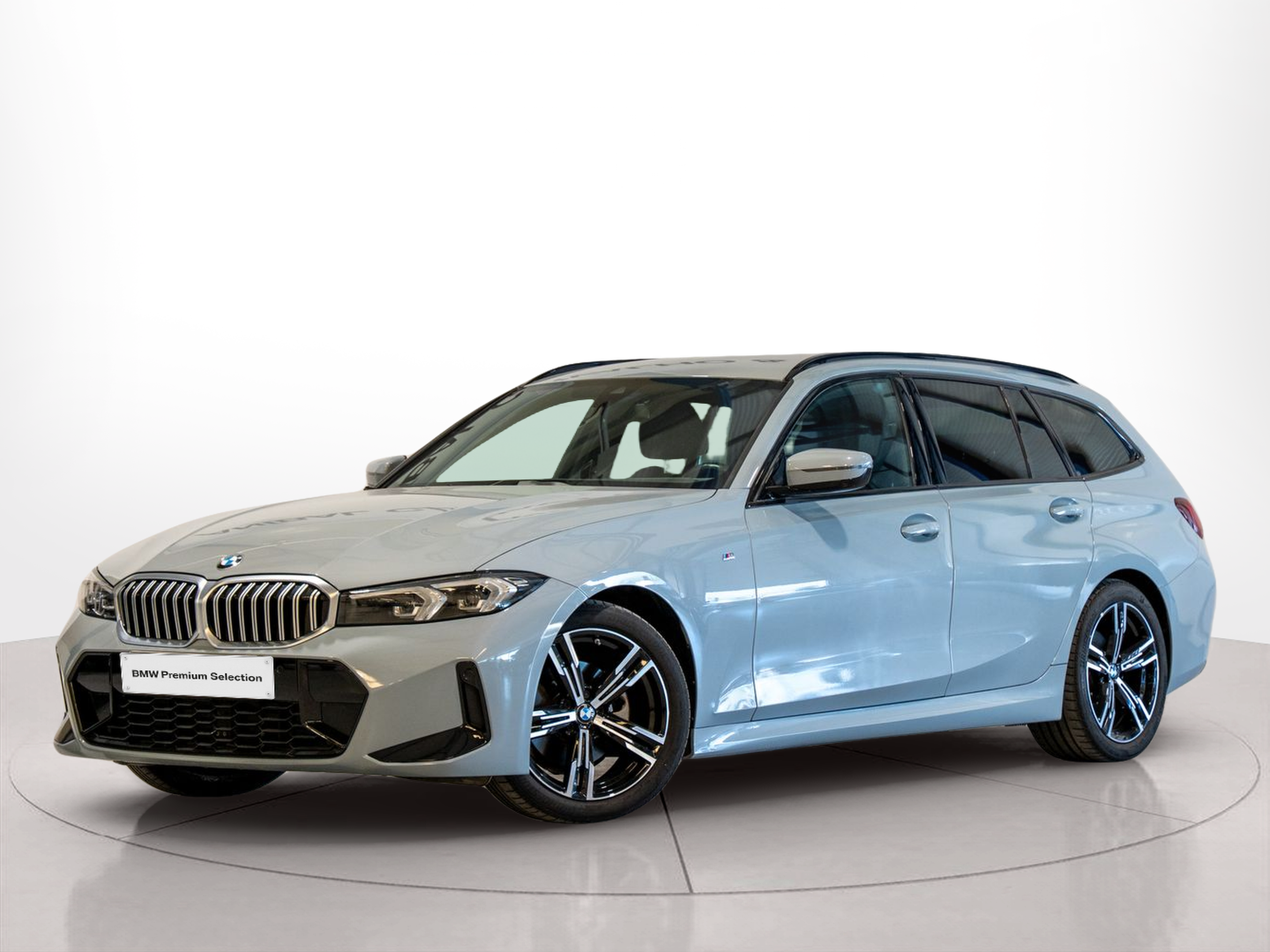 Fotos de BMW Série 3 320d Touring color Gris. Año 2023. 140KW(190CV). Diesel. En concesionario Aníbal Carvalho & Filhos, S.A. de Santarém