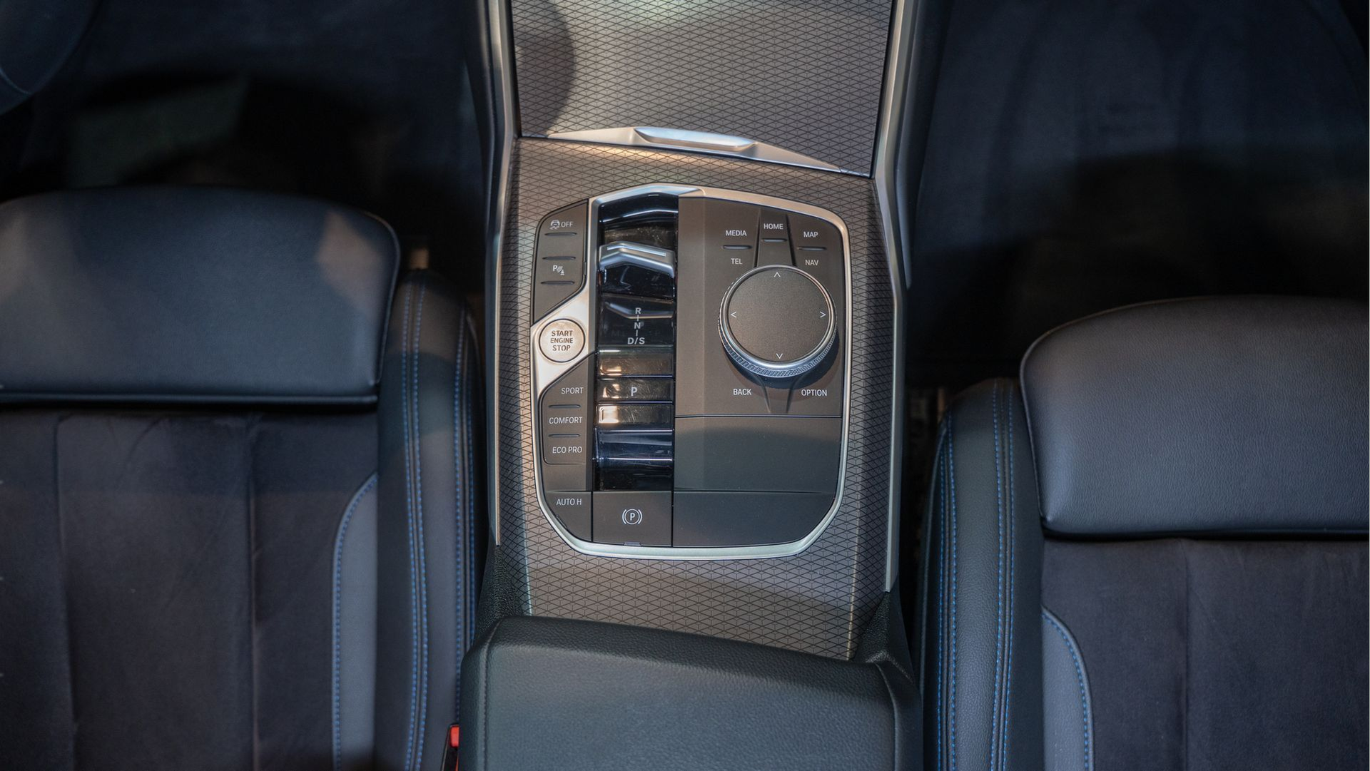 BMW Série 3 320d Touring color Gris. Año 2023. 140KW(190CV). Diesel. En concesionario Aníbal Carvalho & Filhos, S.A. de Santarém
