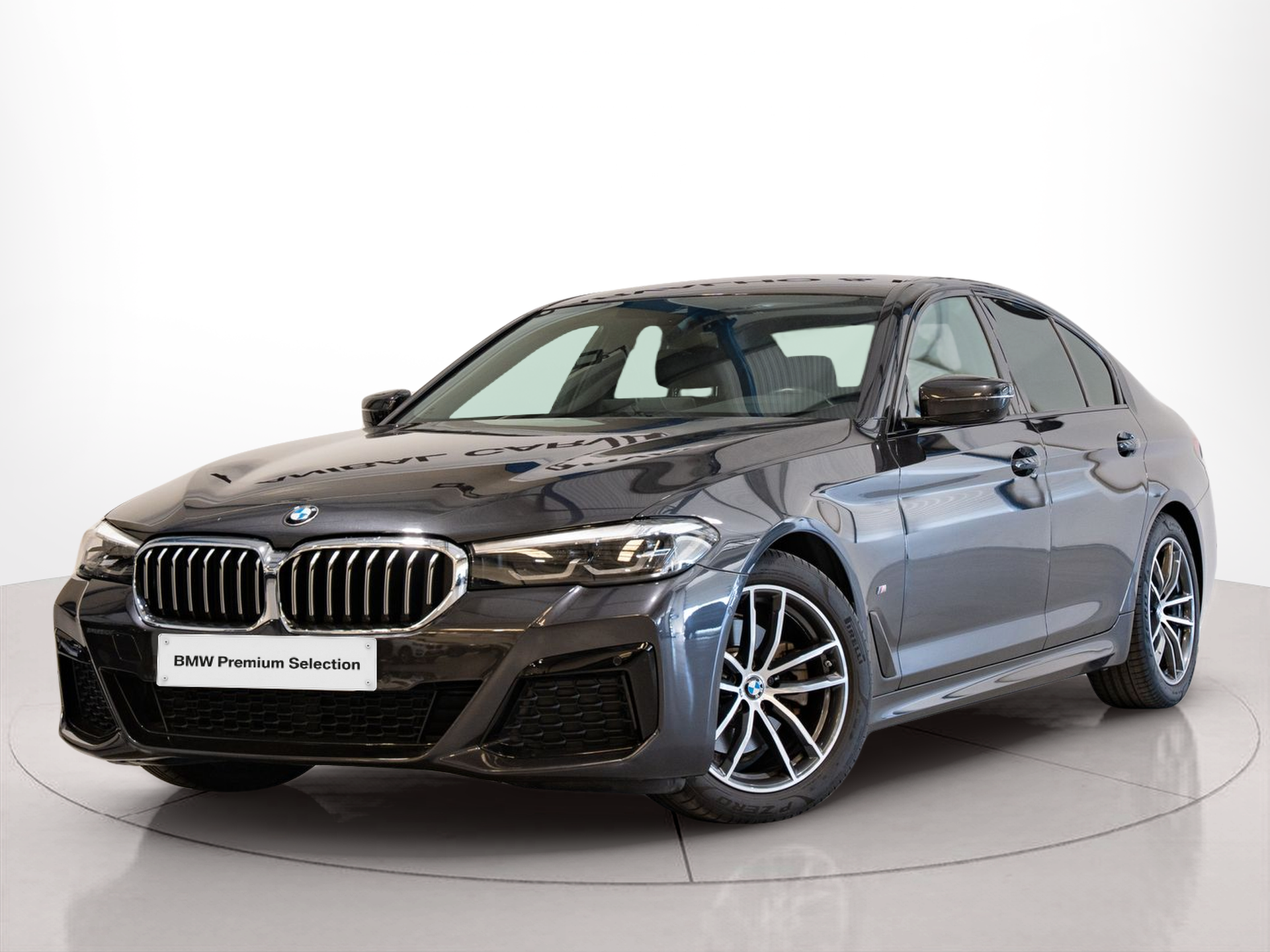 Fotos de BMW Série 5 520d Berlina color Gris. Año 2023. 140KW(190CV). Diesel. En concesionario Aníbal Carvalho & Filhos, S.A. de Santarém