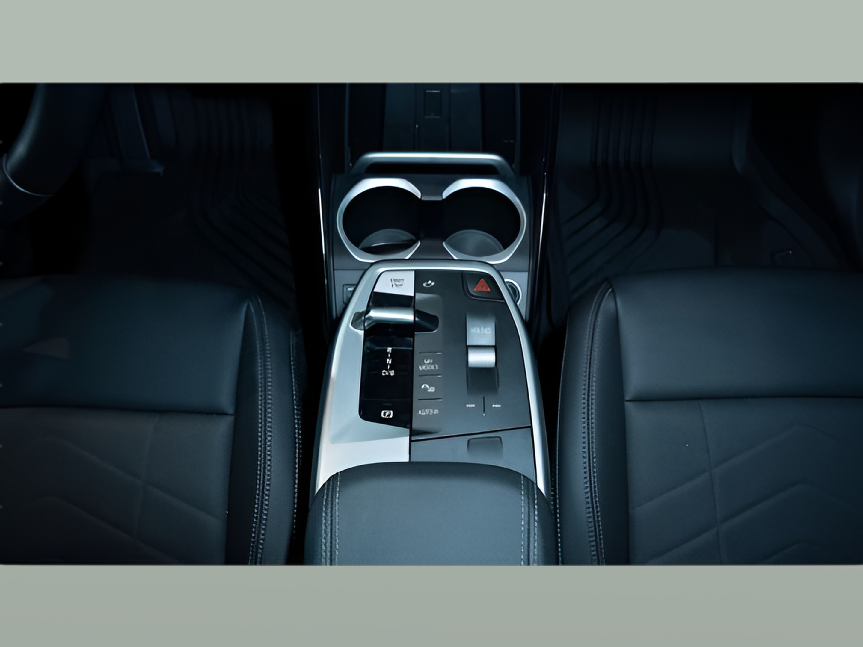 BMW iX1 xDrive30 color Negro. Año 2023. 230KW(313CV). Elétrico. En concesionario Aníbal Carvalho & Filhos, S.A. de Santarém