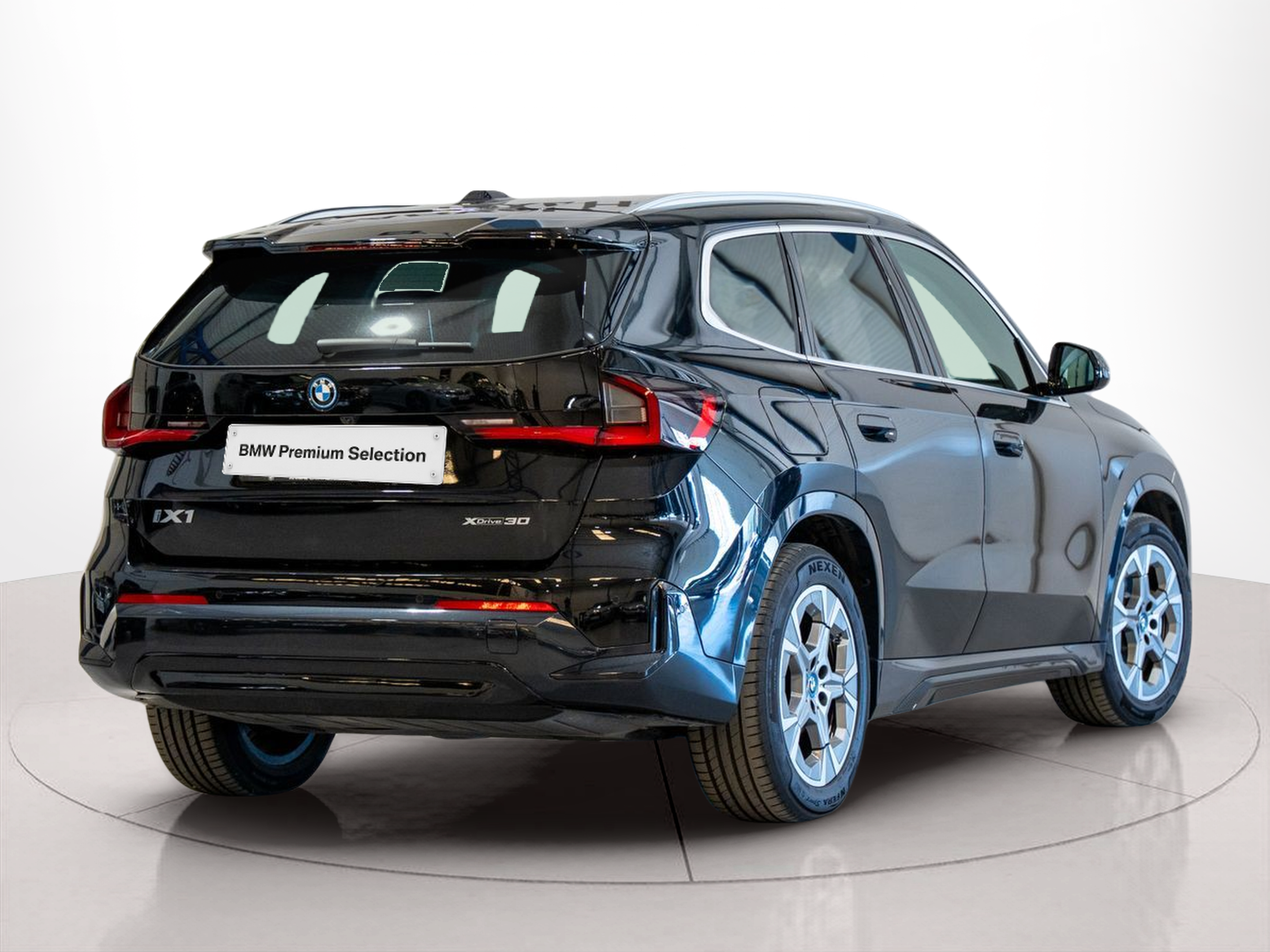 BMW iX1 xDrive30 color Negro. Año 2023. 230KW(313CV). Elétrico. En concesionario Aníbal Carvalho & Filhos, S.A. de Santarém