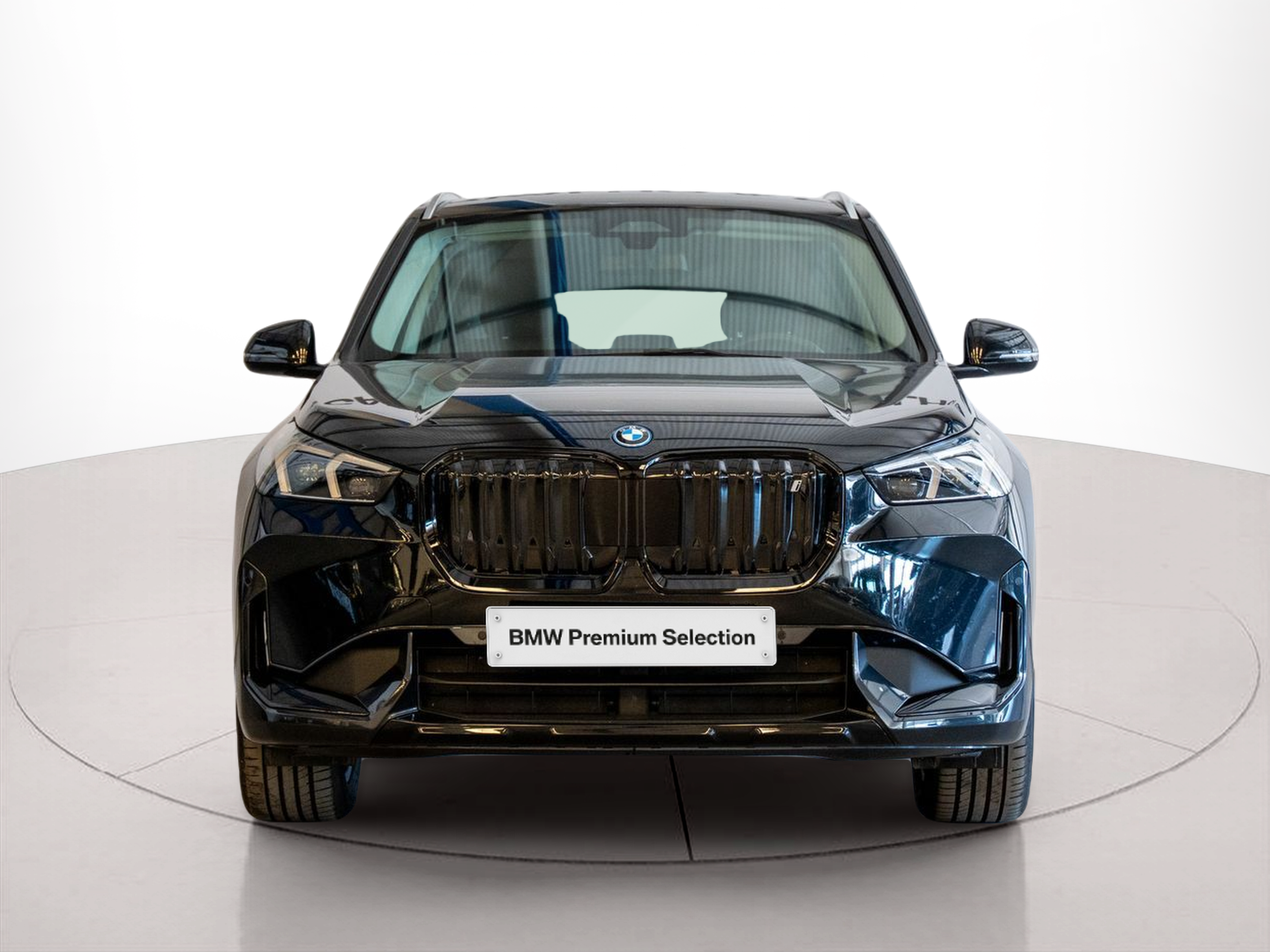Fotos de BMW iX1 xDrive30 color Negro. Año 2023. 230KW(313CV). Elétrico. En concesionario Aníbal Carvalho & Filhos, S.A. de Santarém