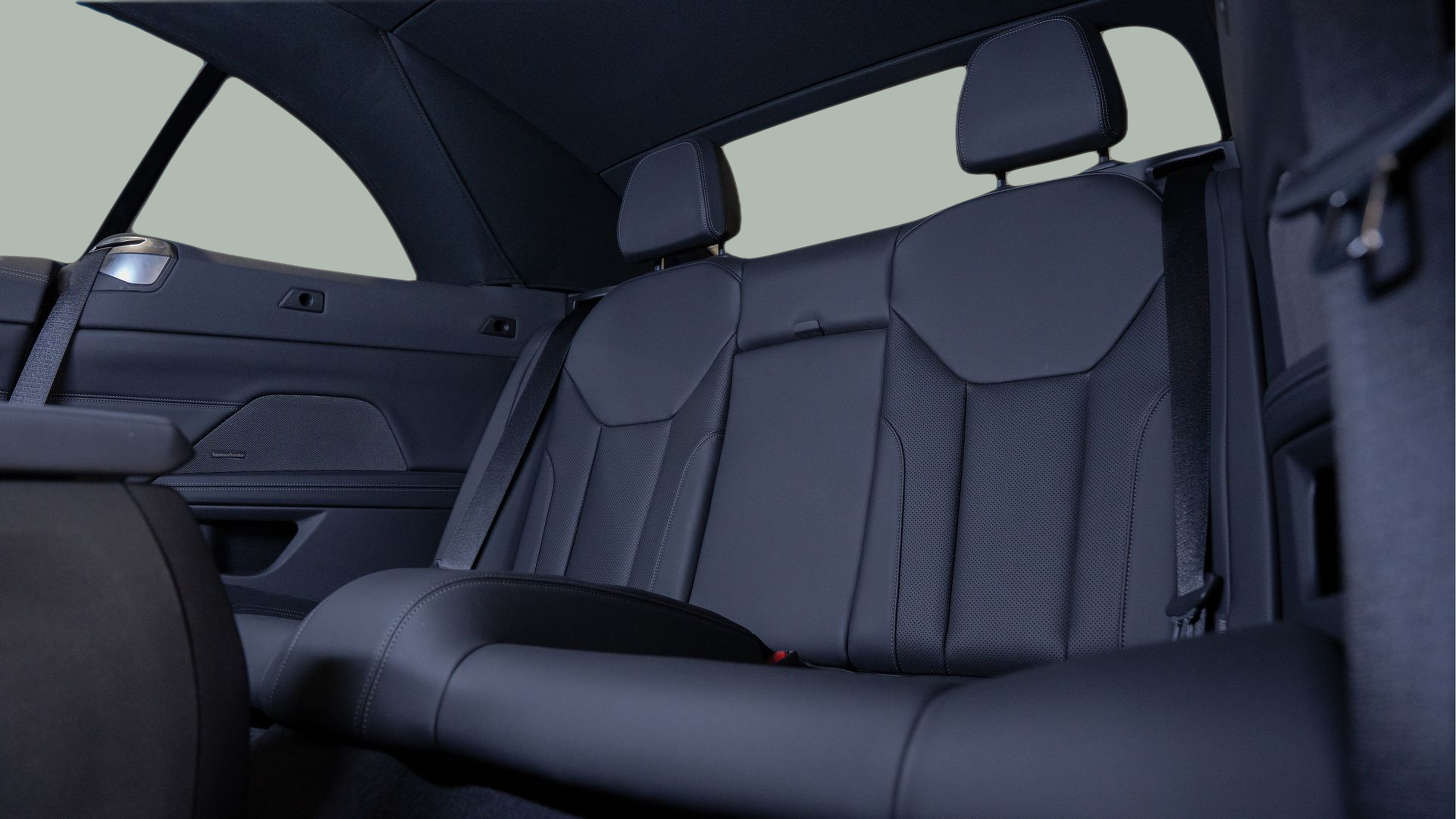 BMW Série 4 420d Cabrio color Gris. Año 2024. 140KW(190CV). Diesel. En concesionario Aníbal Carvalho & Filhos, S.A. de Santarém