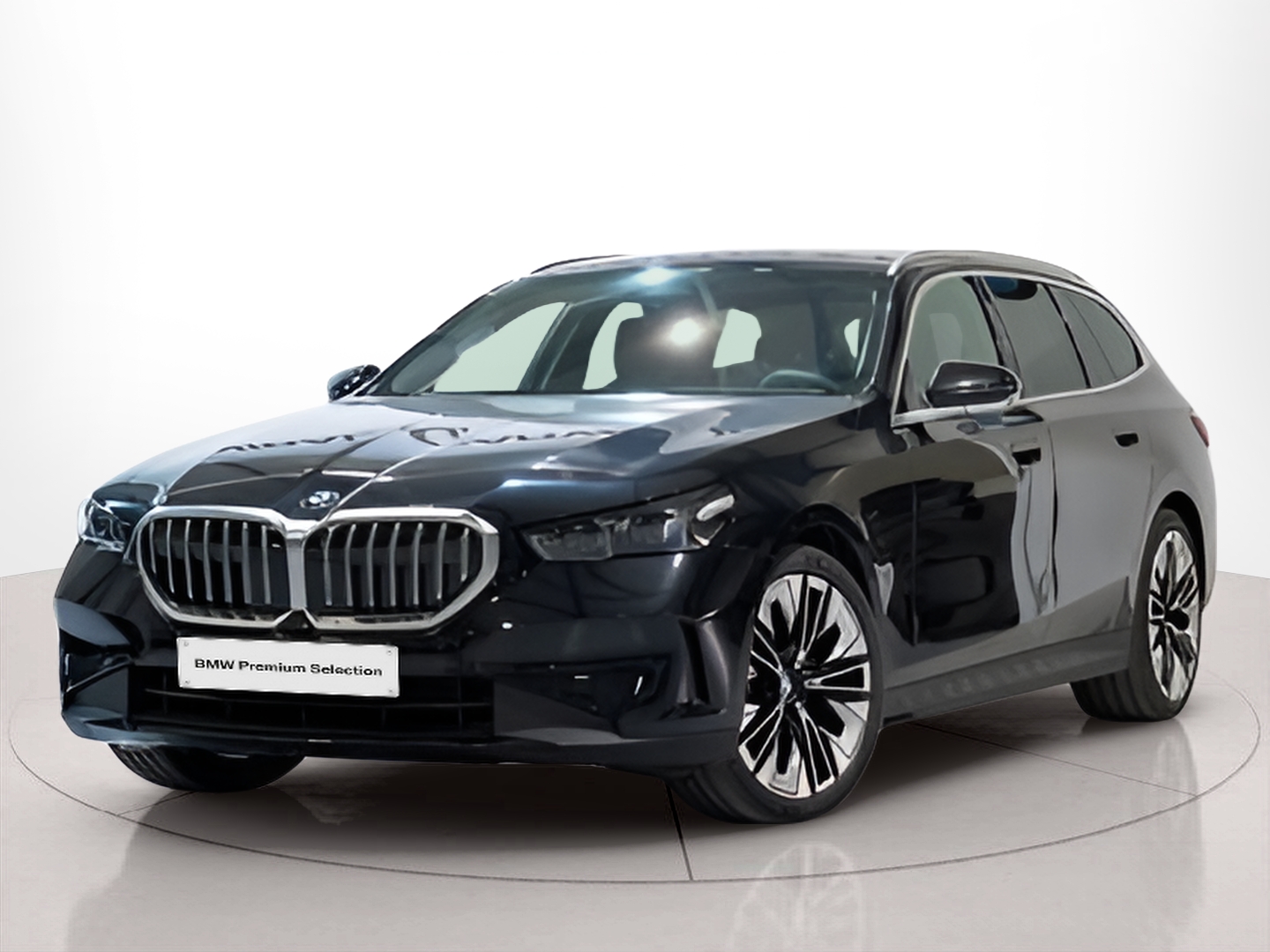 Fotos de BMW Série 5 520d Touring color Negro. Año 2024. 145KW(197CV). Diesel. En concesionario Aníbal Carvalho & Filhos, S.A. de Santarém