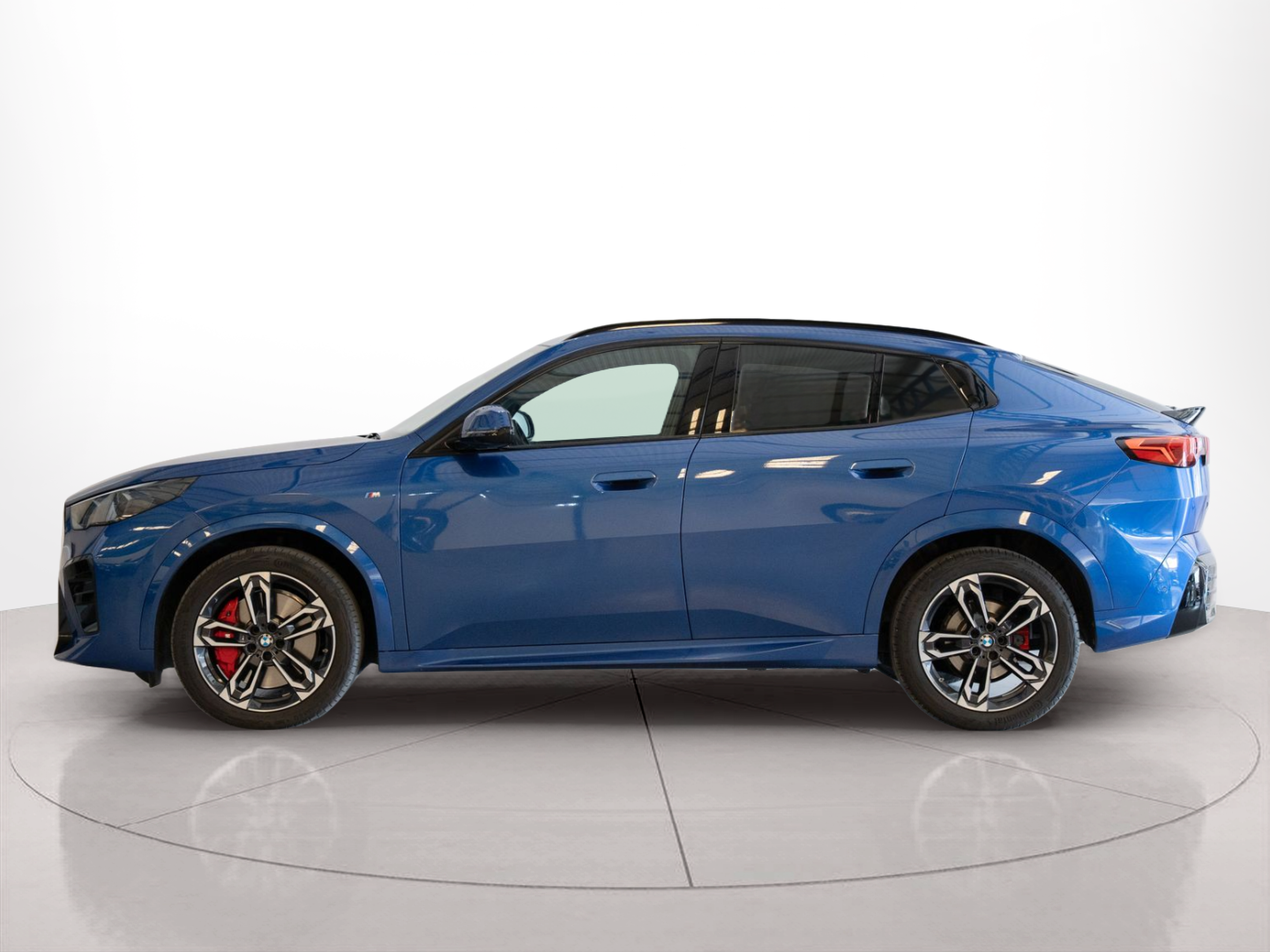Fotos de BMW X2 sDrive18d color Azul. Año 2024. 110KW(150CV). Diesel. En concesionario Aníbal Carvalho & Filhos, S.A. de Santarém