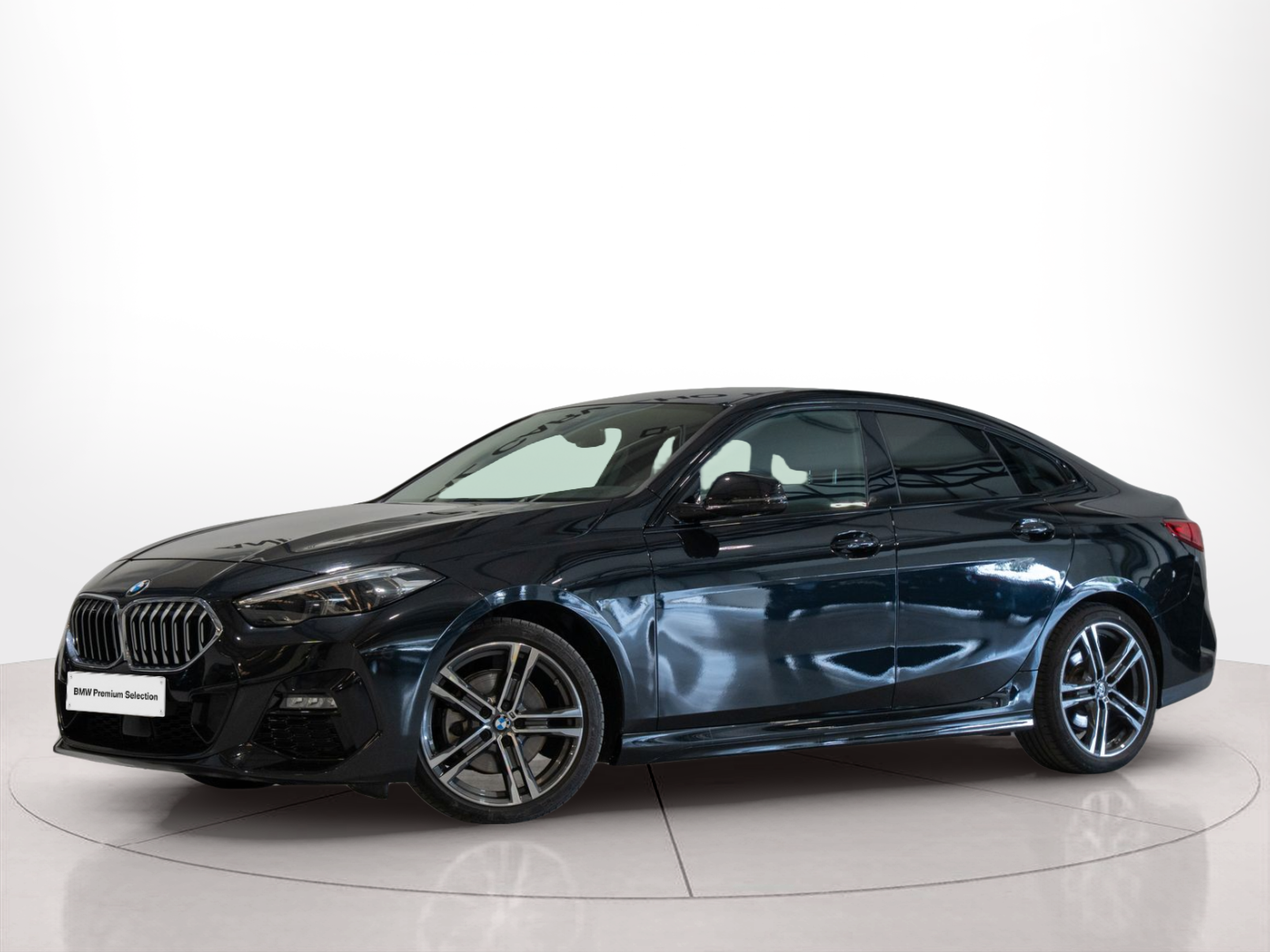Fotos de BMW Série 2 216d Gran Coupe color Negro. Año 2021. 85KW(116CV). Diesel. En concesionario Aníbal Carvalho & Filhos, S.A. de Santarém