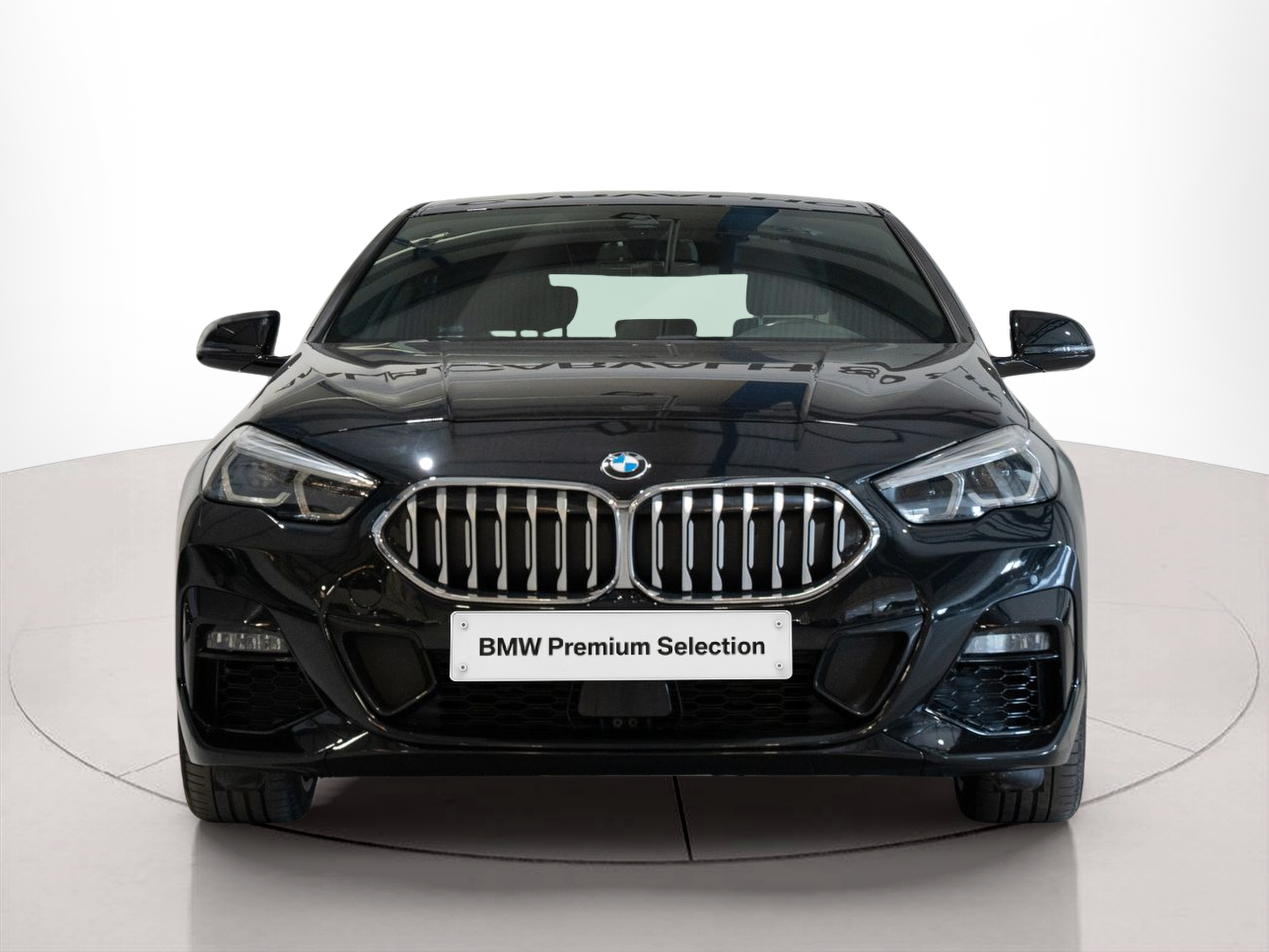 Fotos de BMW Série 2 216d Gran Coupe color Negro. Año 2021. 85KW(116CV). Diesel. En concesionario Aníbal Carvalho & Filhos, S.A. de Santarém