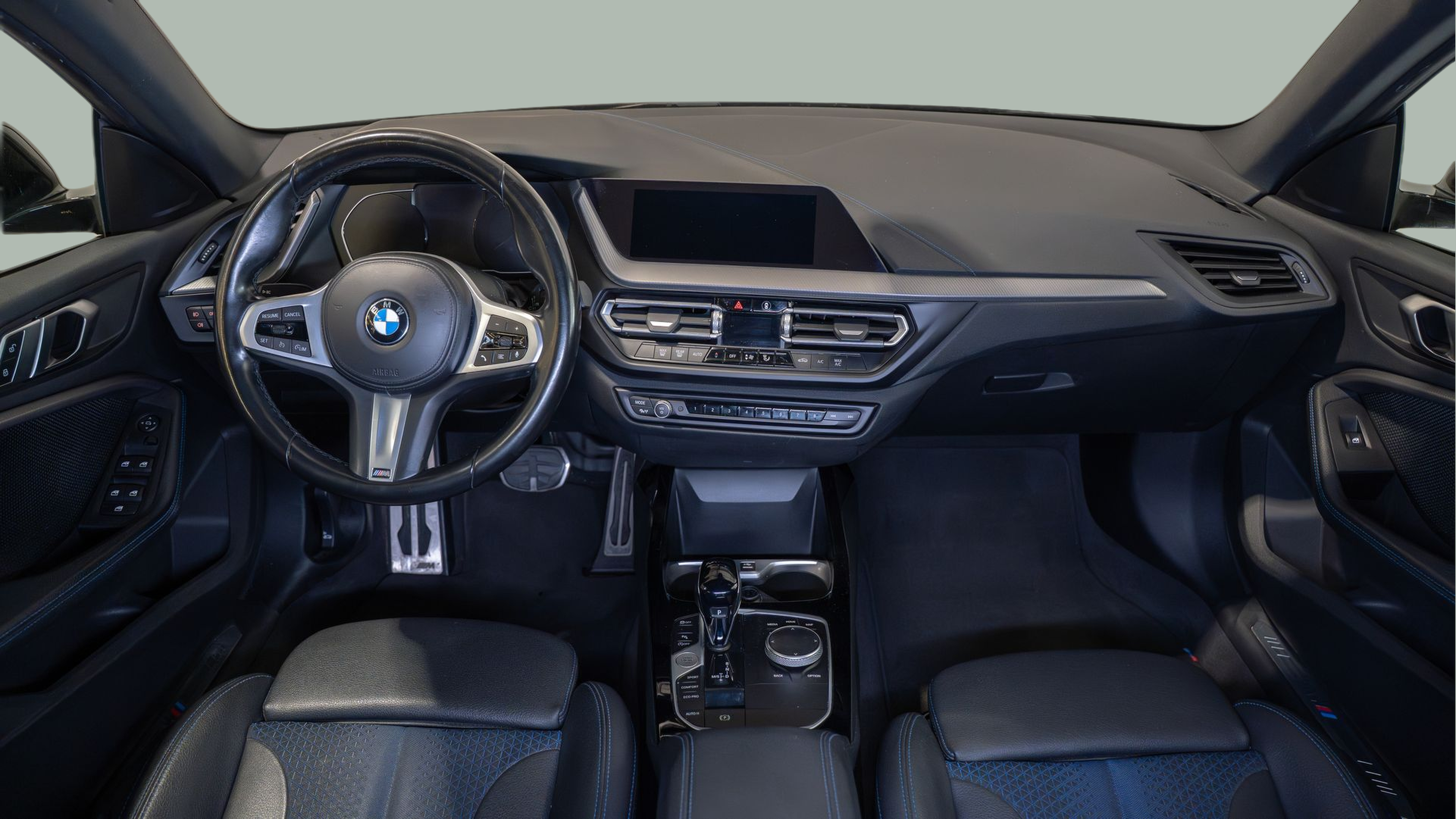 BMW Série 2 216d Gran Coupe color Negro. Año 2021. 85KW(116CV). Diesel. En concesionario Aníbal Carvalho & Filhos, S.A. de Santarém