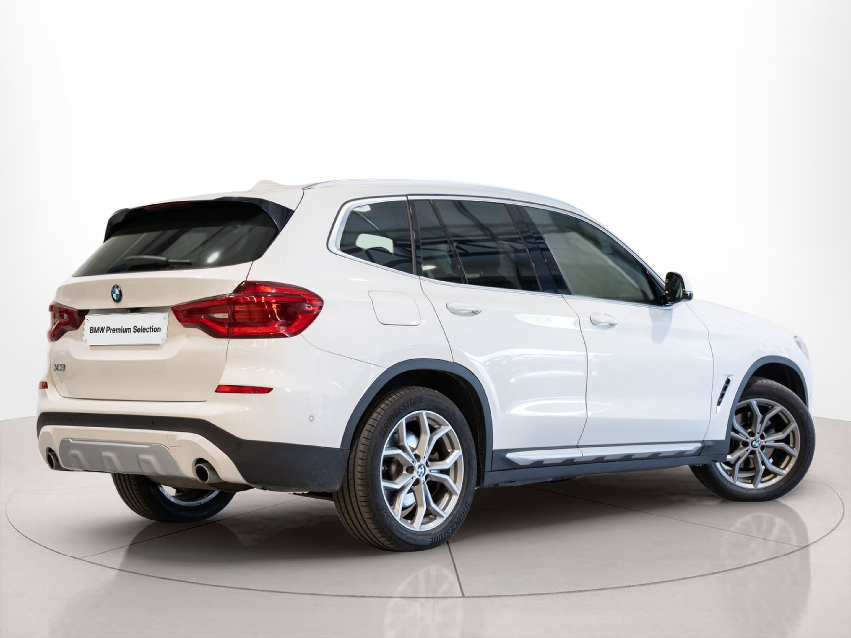 BMW X3 sDrive18d color Blanco. Año 2019. 110KW(150CV). Diesel. En concesionario Aníbal Carvalho & Filhos, S.A. de Santarém