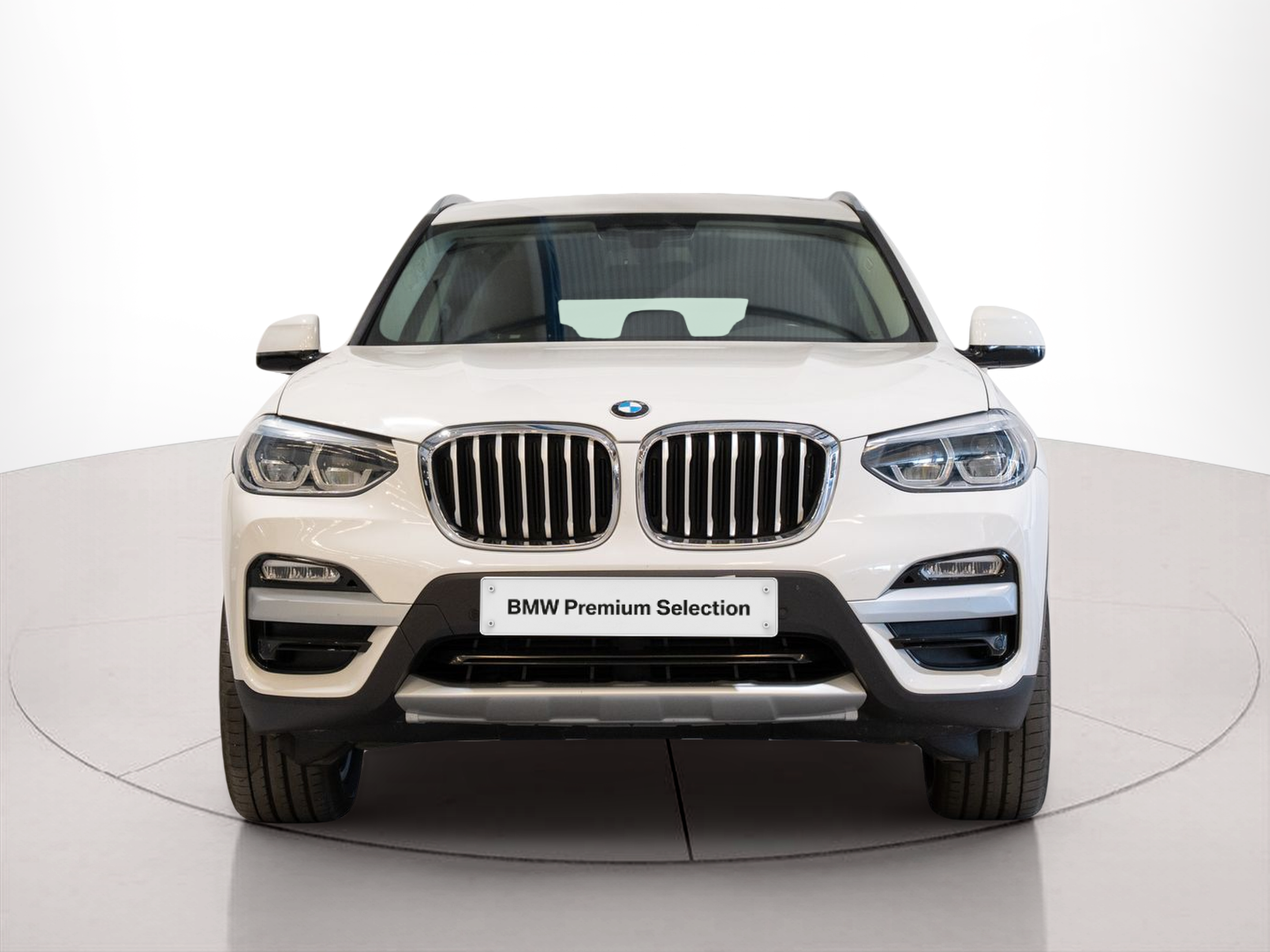 Fotos de BMW X3 sDrive18d color Blanco. Año 2019. 110KW(150CV). Diesel. En concesionario Aníbal Carvalho & Filhos, S.A. de Santarém