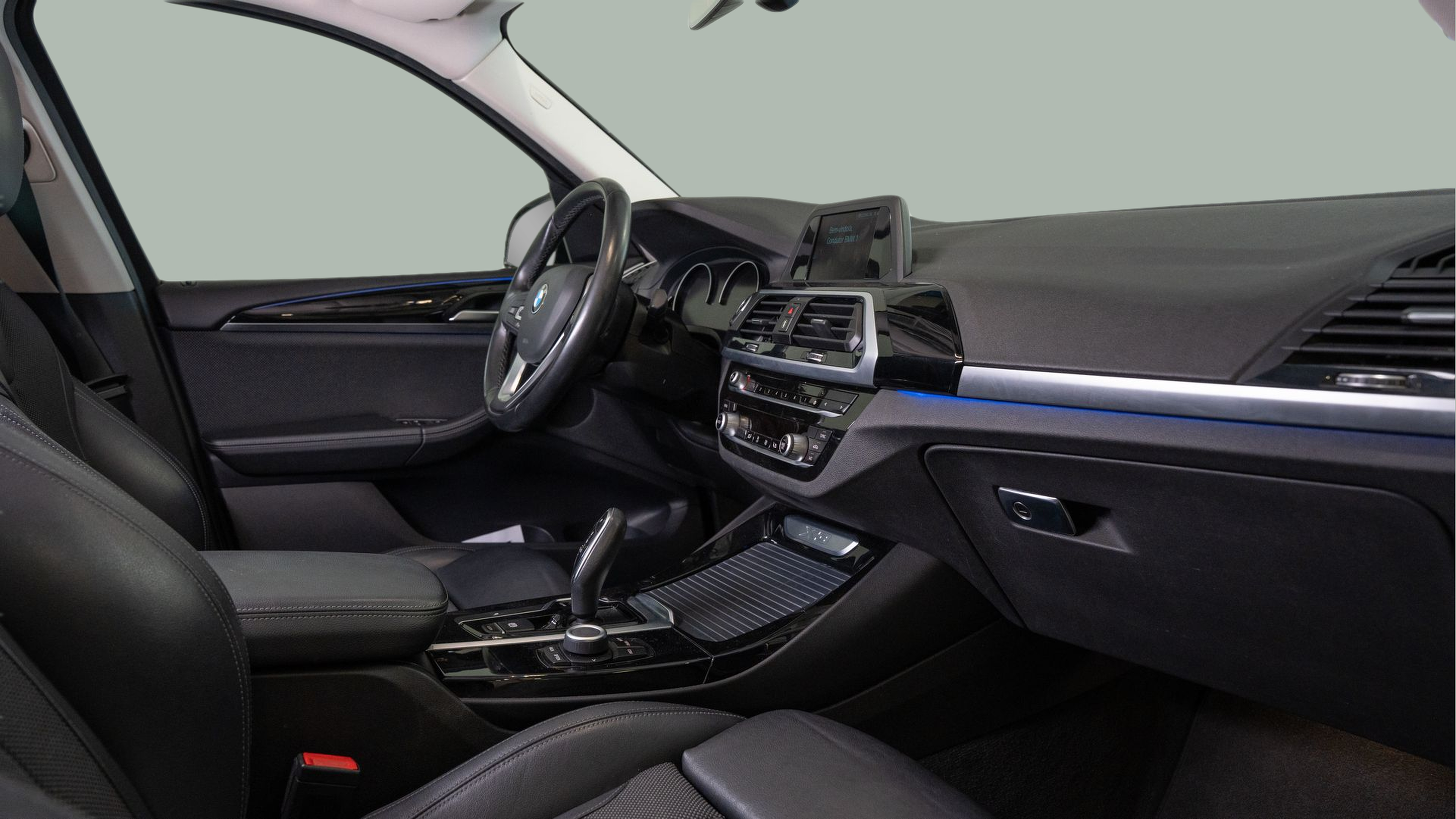 BMW X3 sDrive18d color Blanco. Año 2019. 110KW(150CV). Diesel. En concesionario Aníbal Carvalho & Filhos, S.A. de Santarém