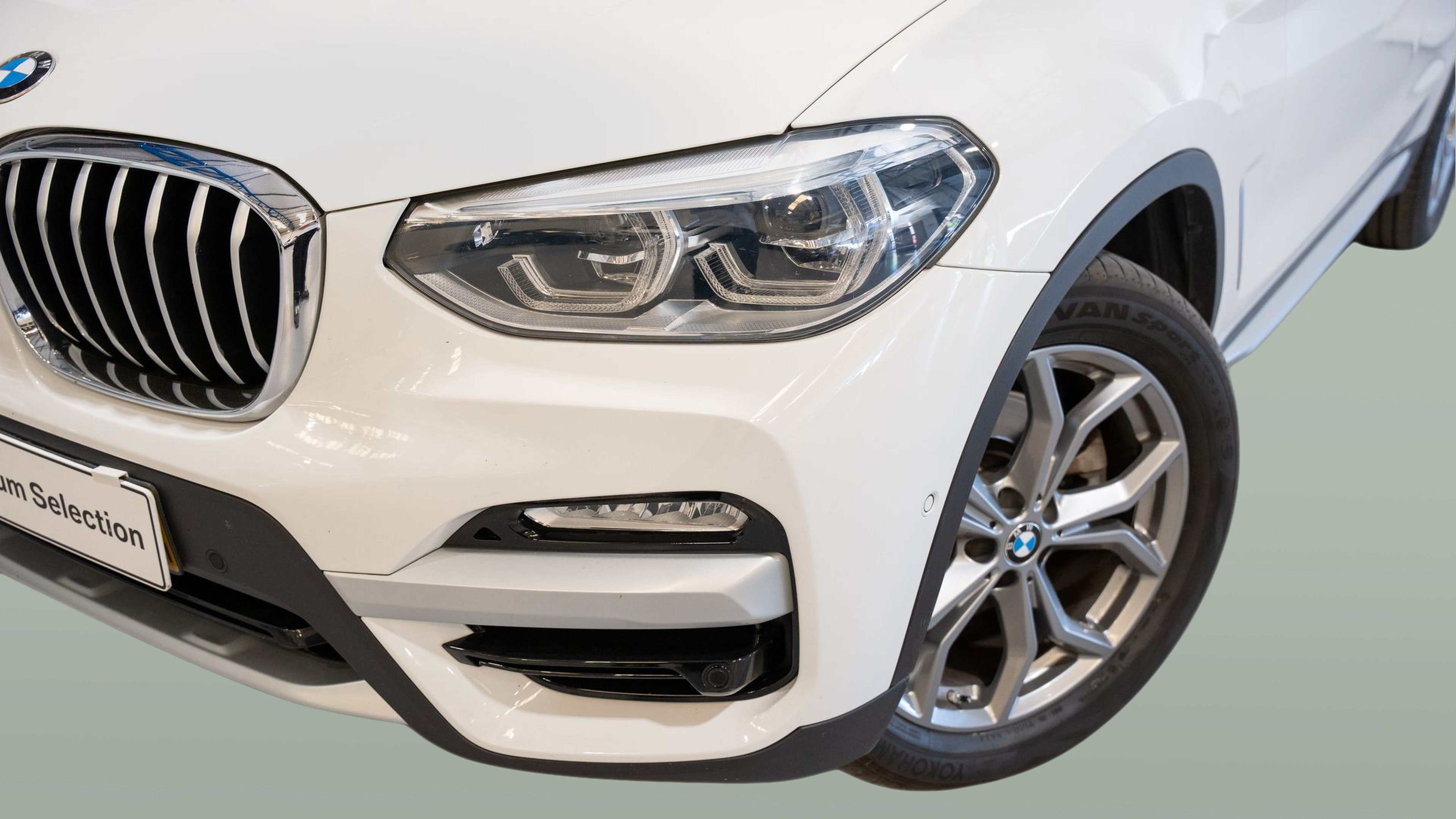 BMW X3 sDrive18d color Blanco. Año 2019. 110KW(150CV). Diesel. En concesionario Aníbal Carvalho & Filhos, S.A. de Santarém