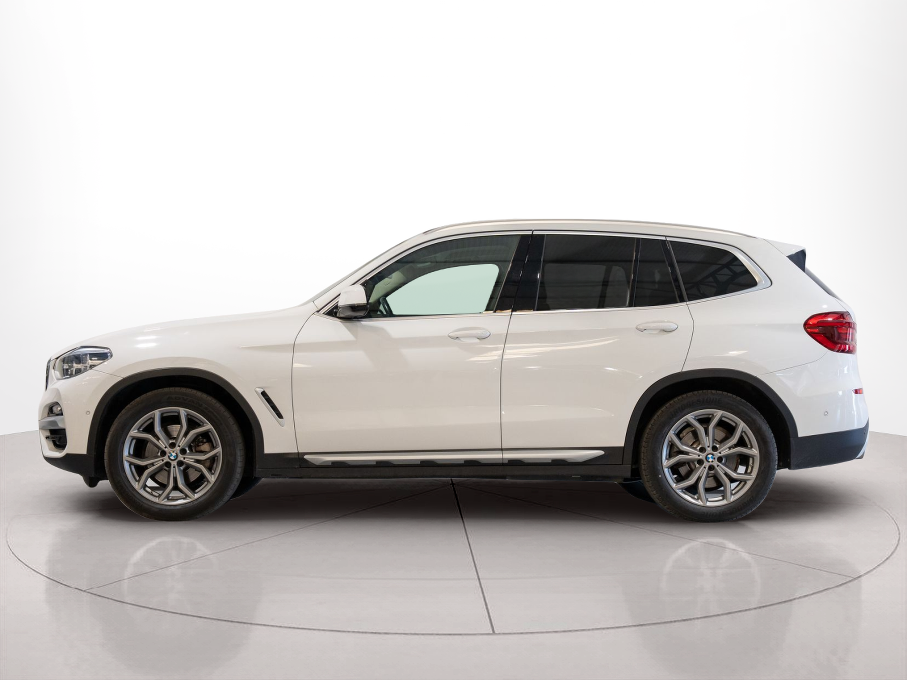 Fotos de BMW X3 sDrive18d color Blanco. Año 2019. 110KW(150CV). Diesel. En concesionario Aníbal Carvalho & Filhos, S.A. de Santarém