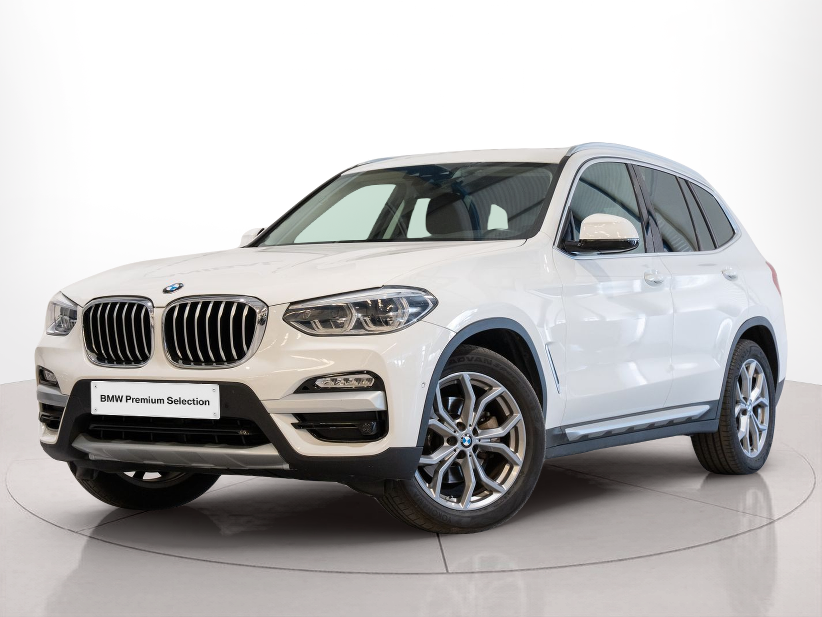 Fotos de BMW X3 sDrive18d color Blanco. Año 2019. 110KW(150CV). Diesel. En concesionario Aníbal Carvalho & Filhos, S.A. de Santarém