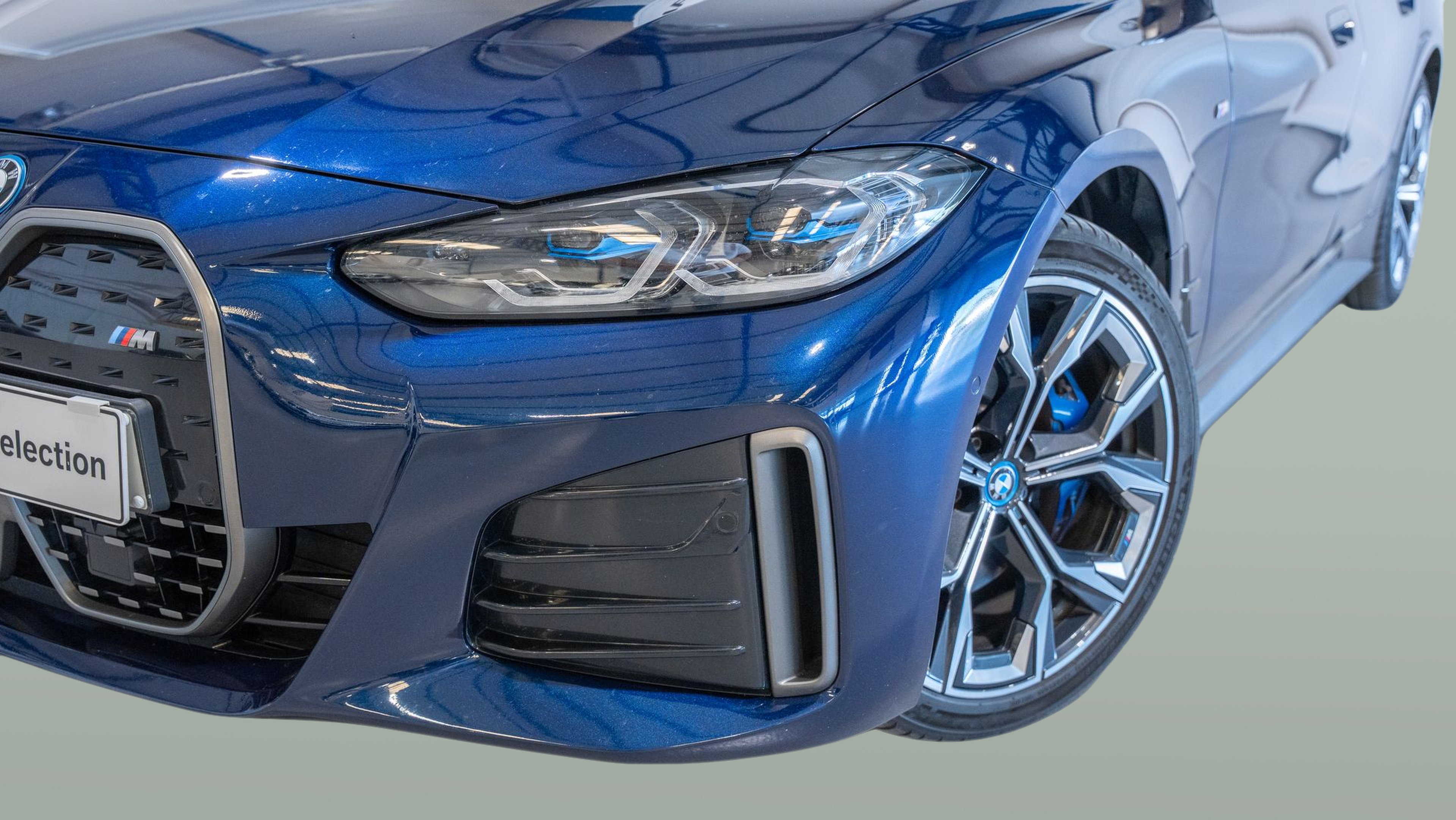 BMW i4 i4 M50 color Azul. Año 2022. 400KW(544CV). Elétrico. En concesionario Aníbal Carvalho & Filhos, S.A. de Santarém