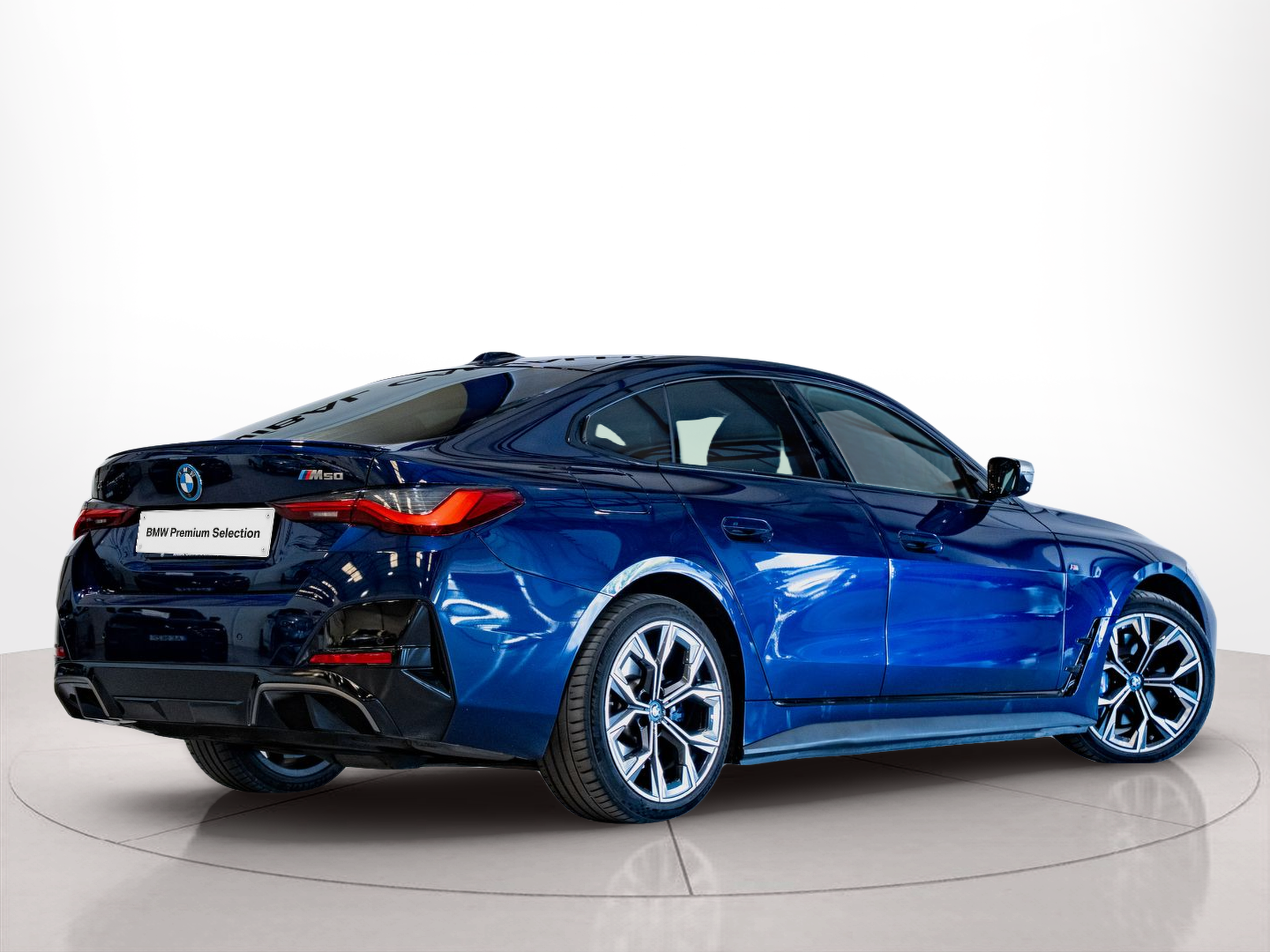 BMW i4 i4 M50 color Azul. Año 2022. 400KW(544CV). Elétrico. En concesionario Aníbal Carvalho & Filhos, S.A. de Santarém