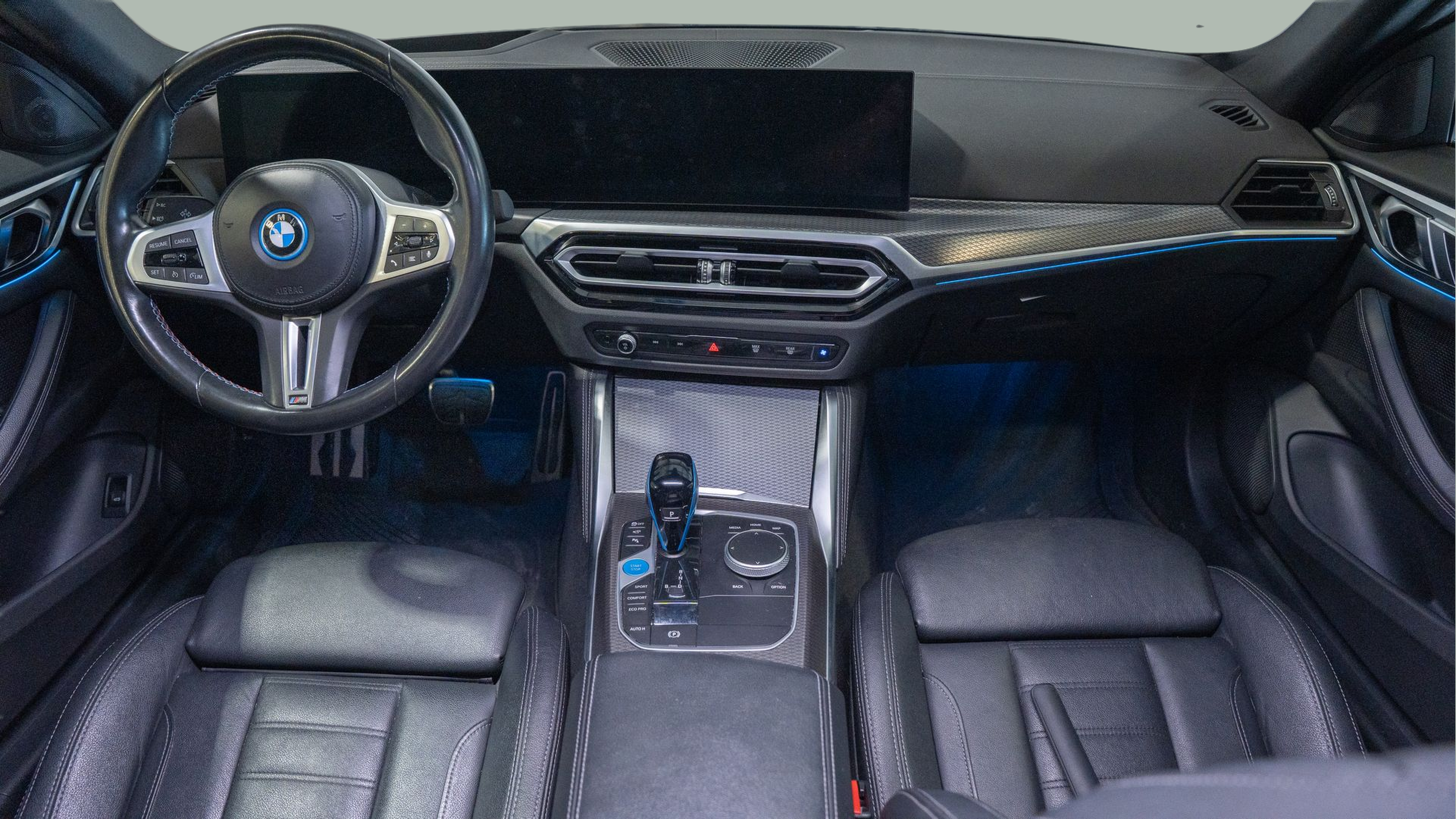 BMW i4 i4 M50 color Azul. Año 2022. 400KW(544CV). Elétrico. En concesionario Aníbal Carvalho & Filhos, S.A. de Santarém