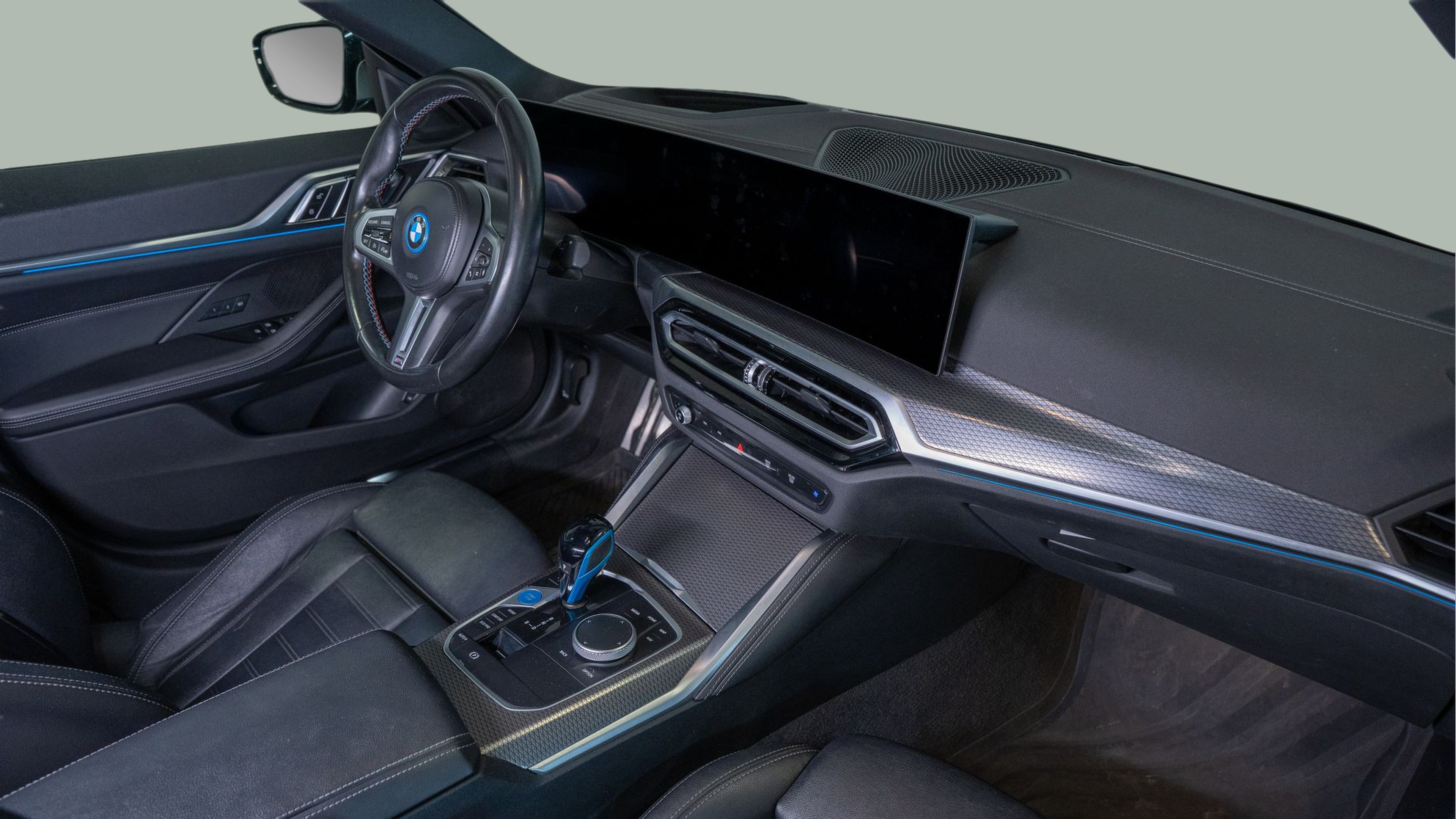 BMW i4 i4 M50 color Azul. Año 2022. 400KW(544CV). Elétrico. En concesionario Aníbal Carvalho & Filhos, S.A. de Santarém