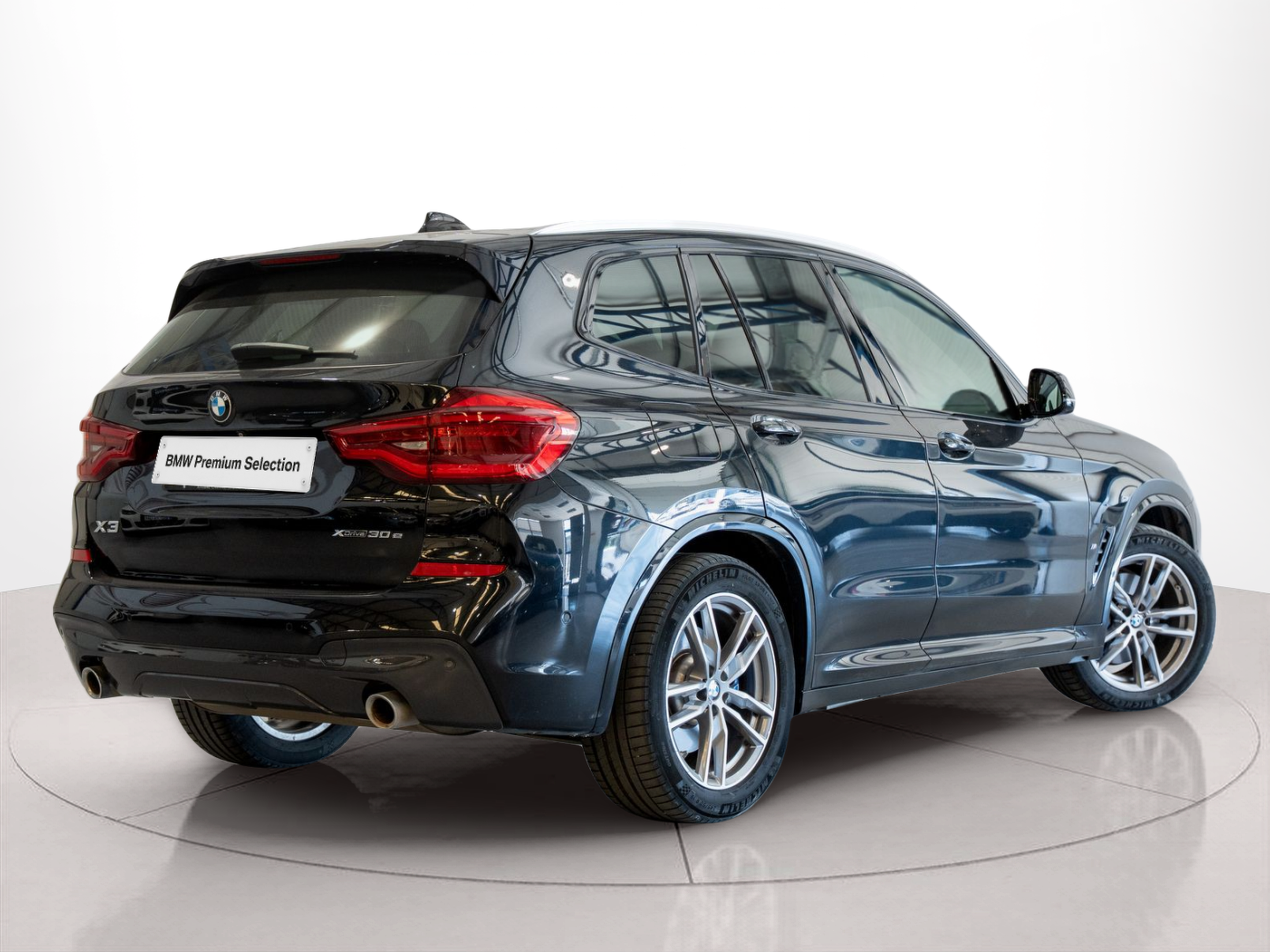 BMW X3 xDrive30e color Negro. Año 2021. 215KW(292CV). Elétrico / Gasolina Híbrido. En concesionario Aníbal Carvalho & Filhos, S.A. de Santarém